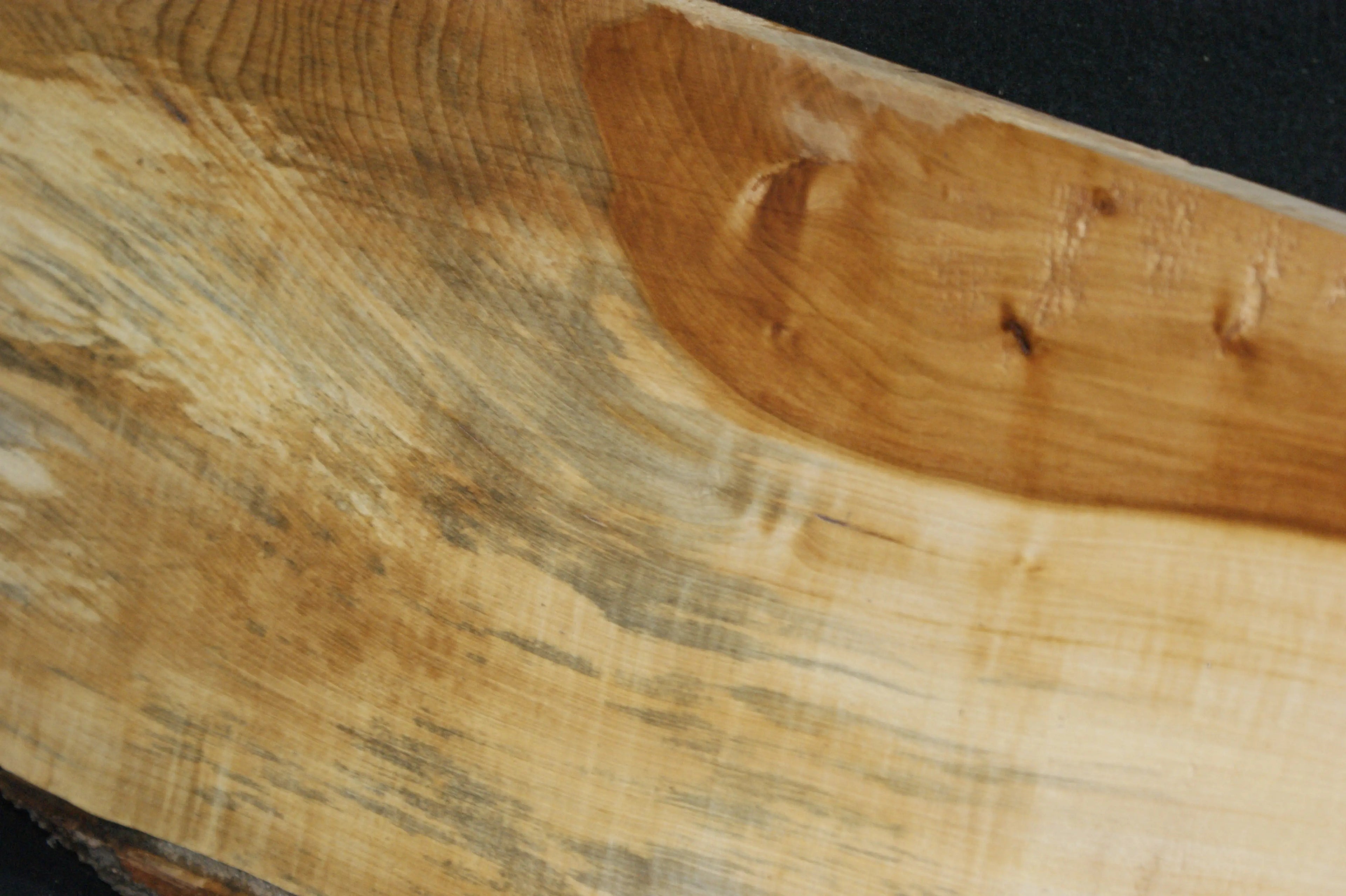 Lime wood   987 L x 270 - 165 W x 41 D (mm)   (627) Lime