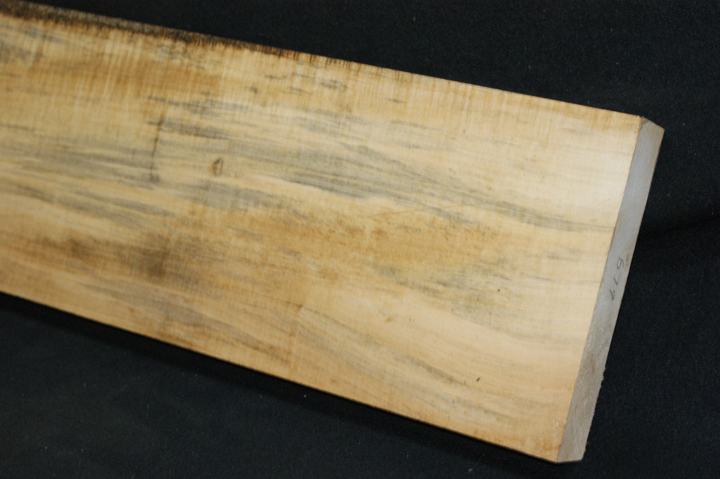 Lime wood, shelving, woodcarving, mantel     (679)