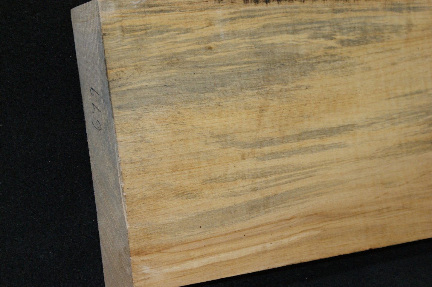Lime wood, shelving, woodcarving, mantel     (679)