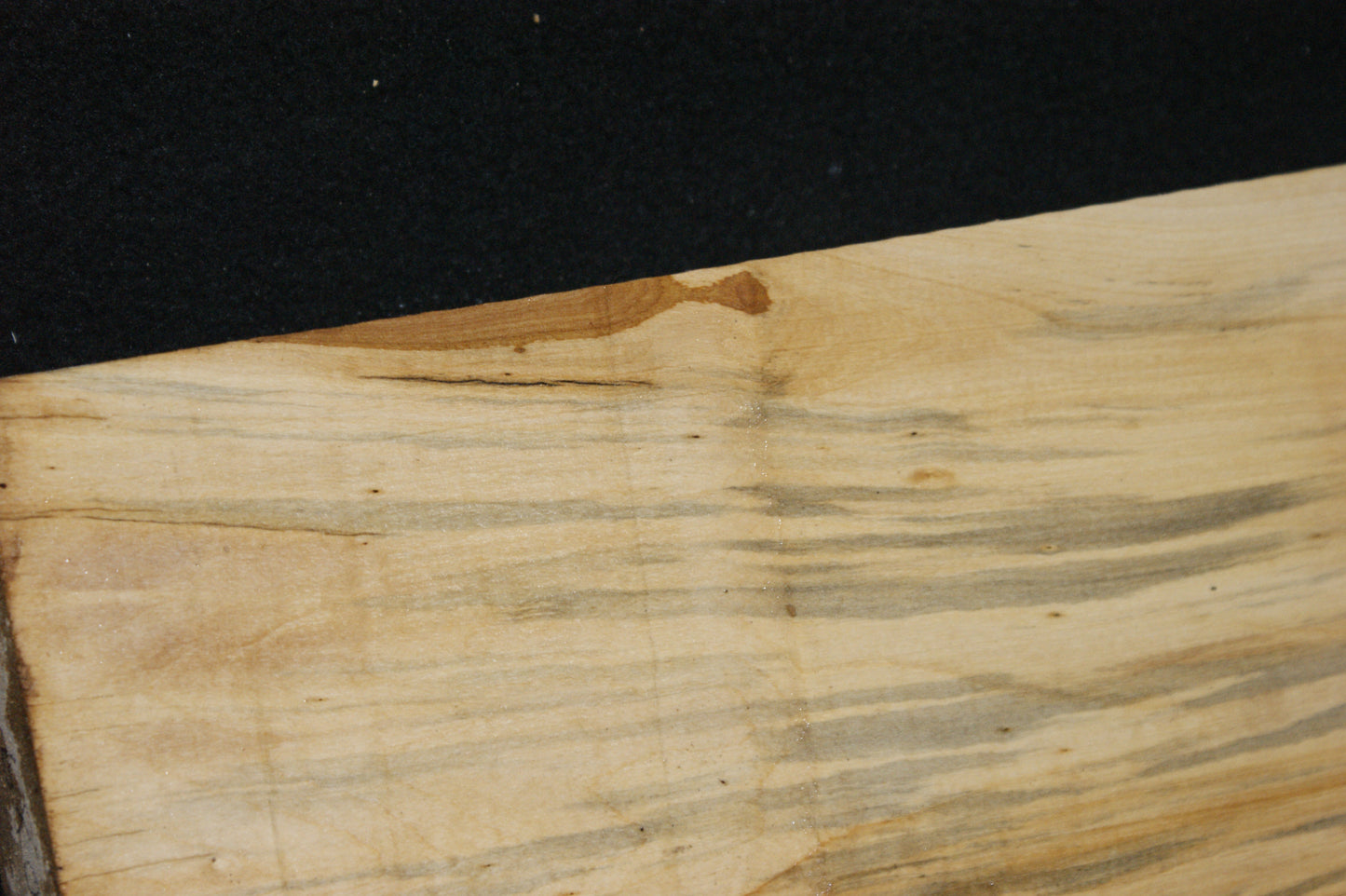Lime wood, shelving, woodcarving, mantel     (680)