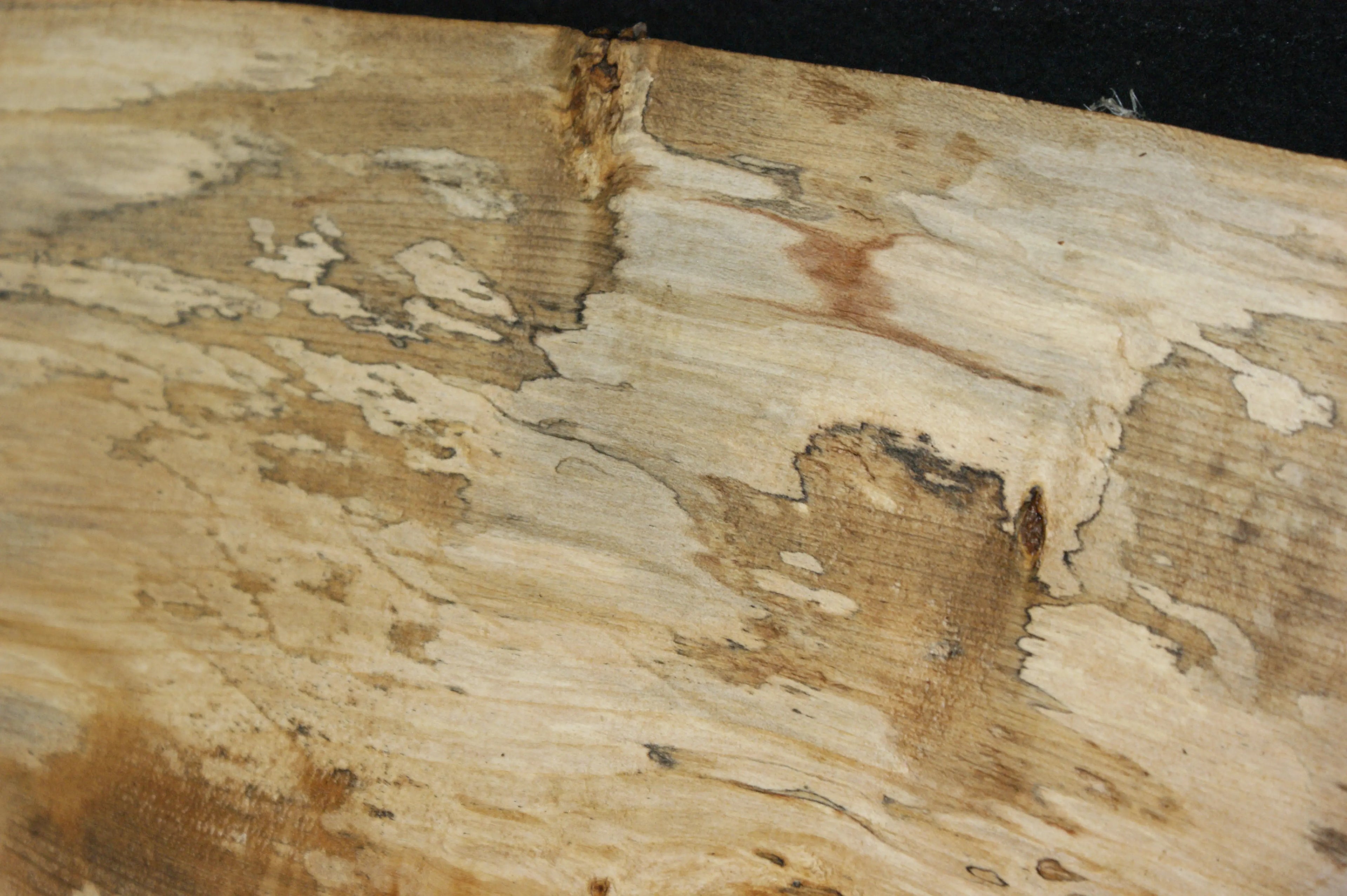 Lime wood, 978 L x 206-123 W x 44 D (mm) shelving, woodcarving, mantel     (688) Lime