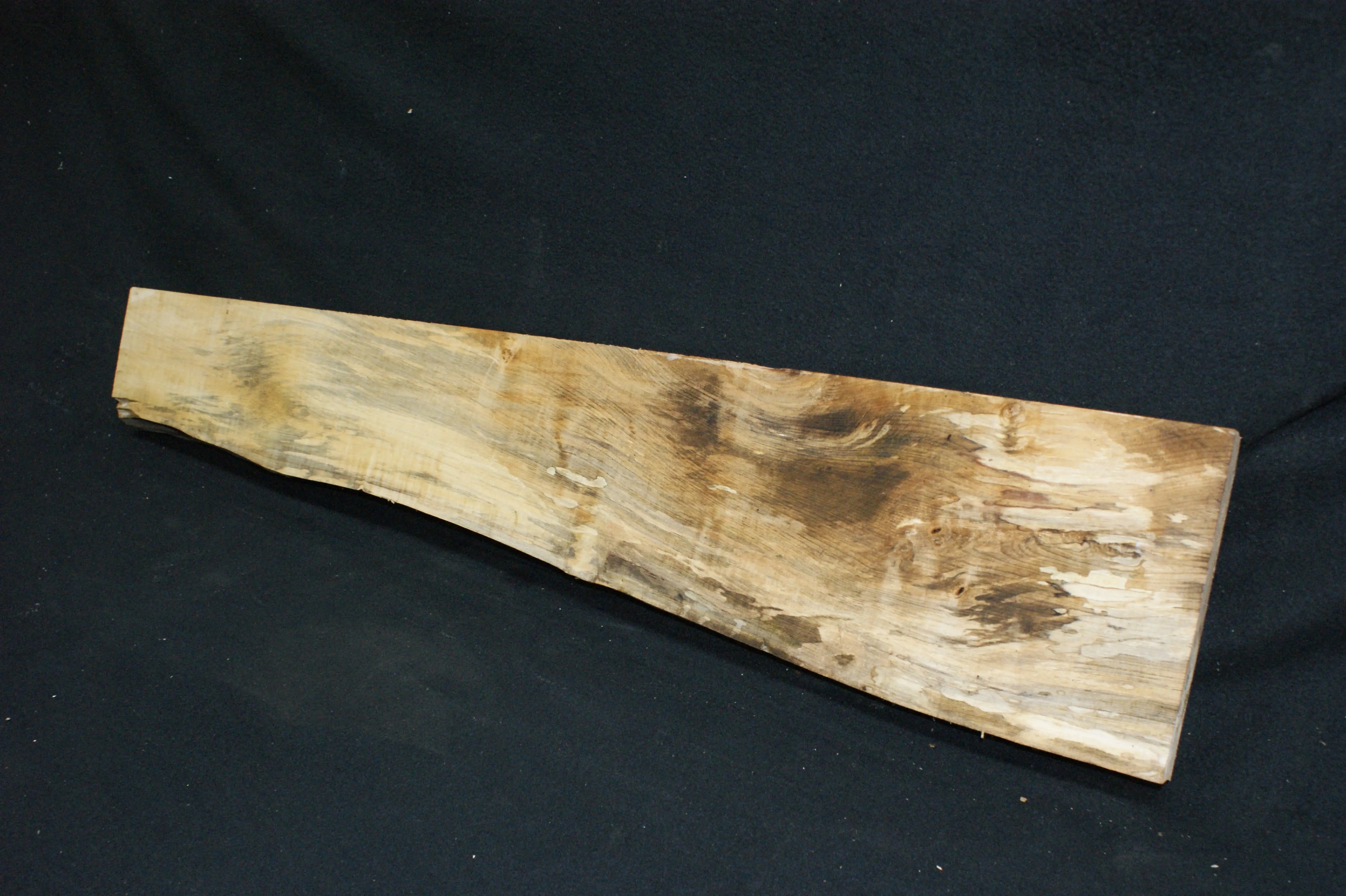 Lime wood, 978 L x 206-123 W x 44 D (mm) shelving, woodcarving, mantel     (688) Lime