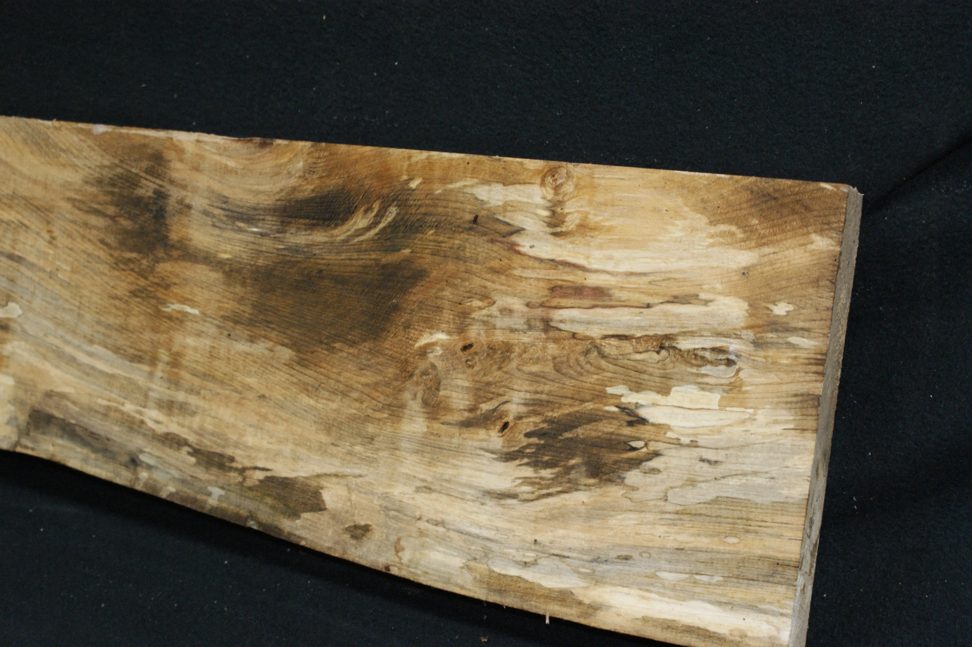 Lime wood, 978 L x 206-123 W x 44 D (mm) shelving, woodcarving, mantel     (688) Lime