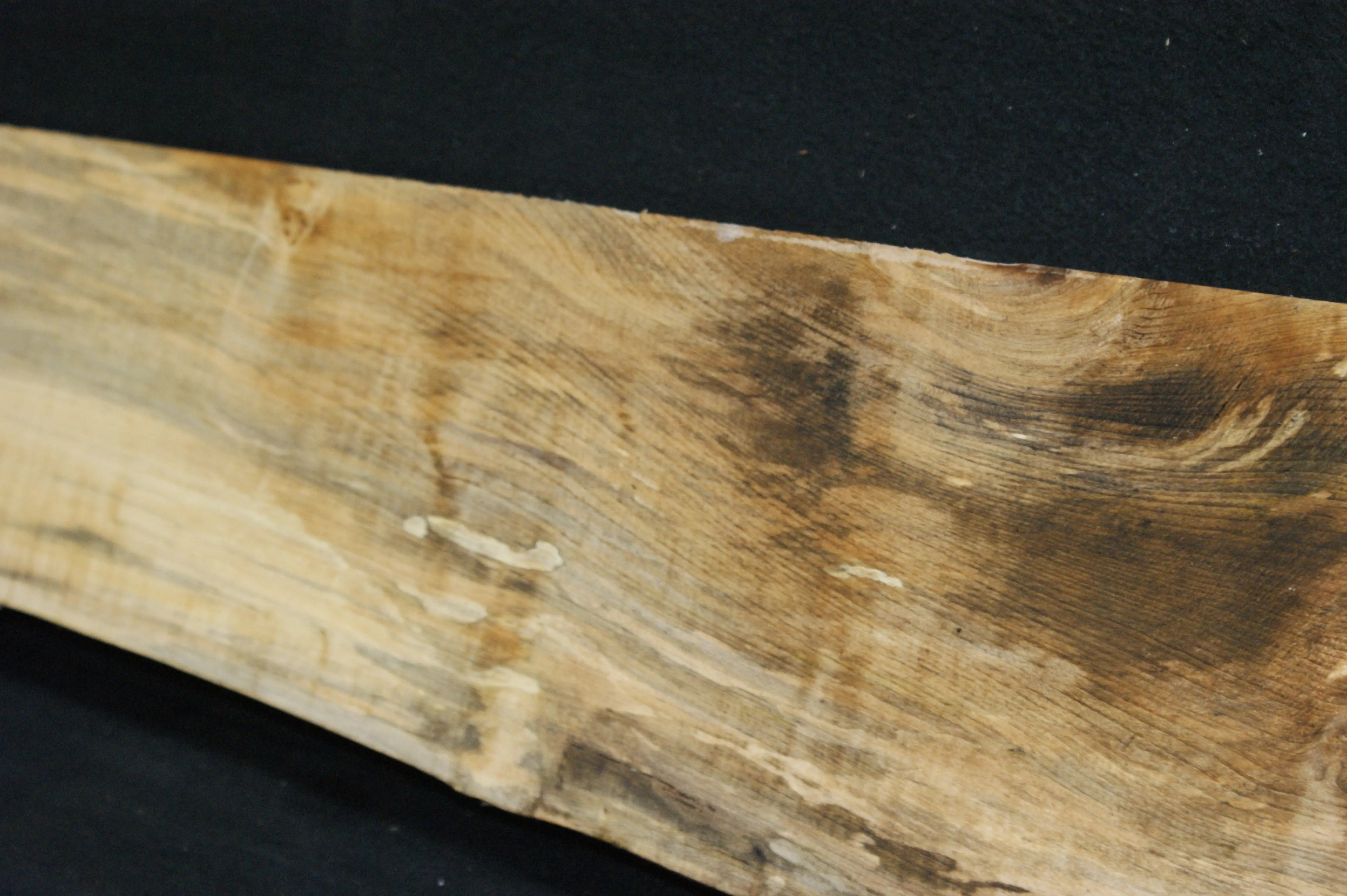 Lime wood, 978 L x 206-123 W x 44 D (mm) shelving, woodcarving, mantel     (688) Lime