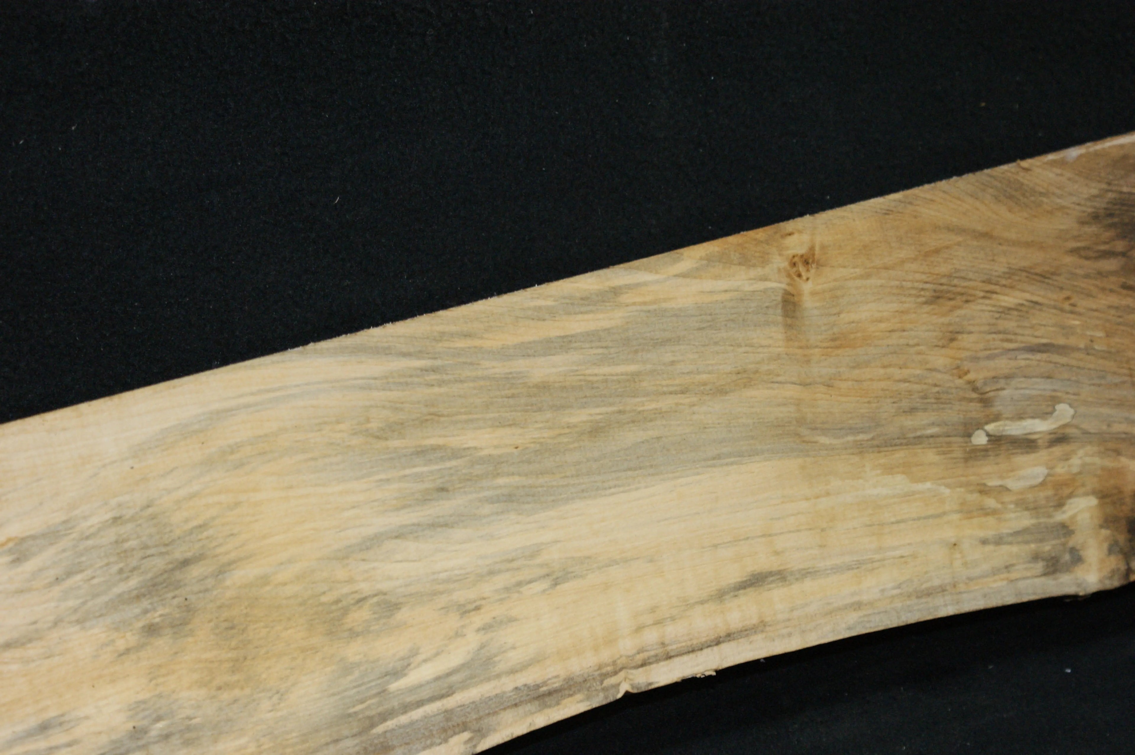 Lime wood, 978 L x 206-123 W x 44 D (mm) shelving, woodcarving, mantel     (688) Lime