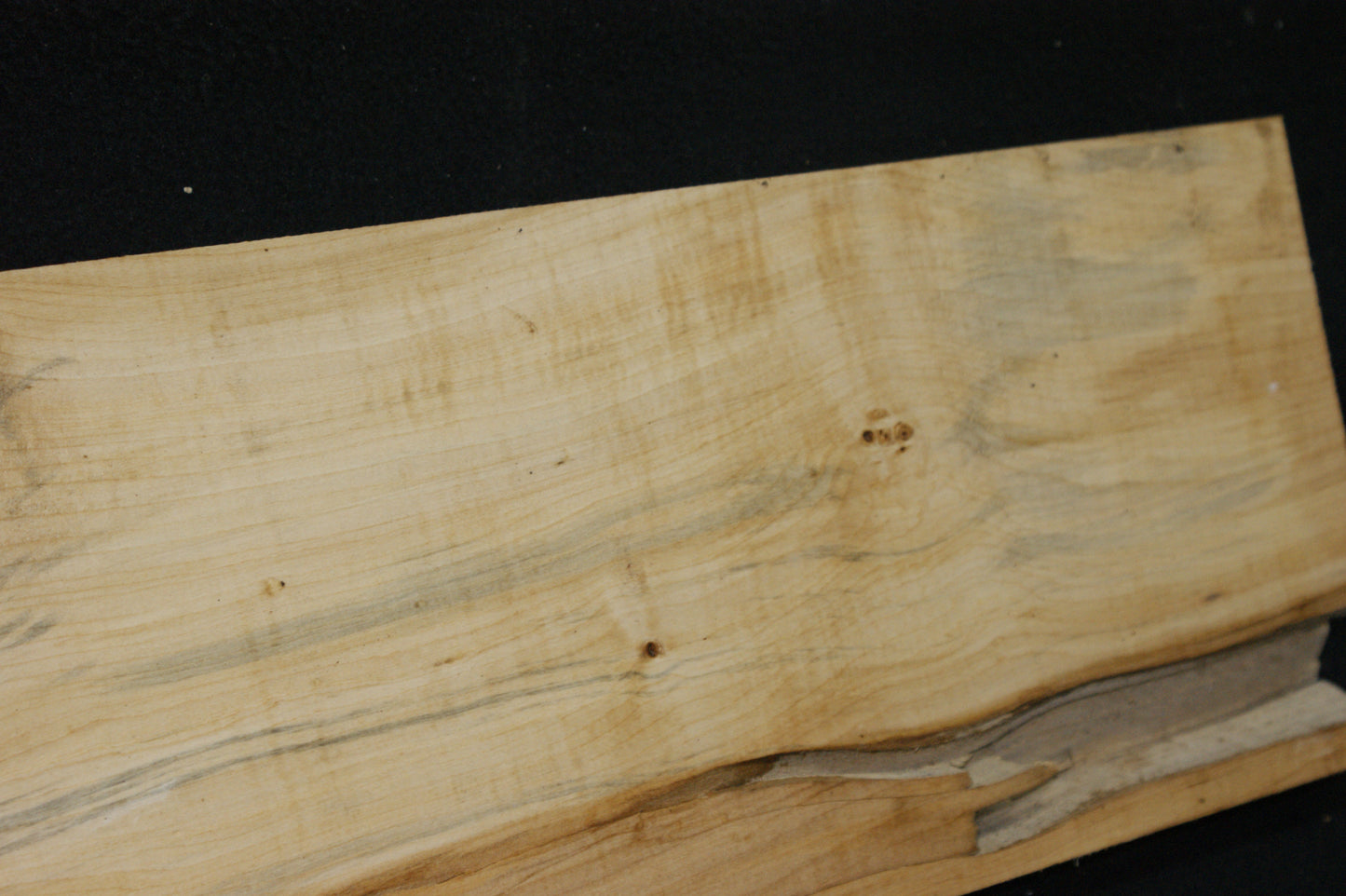 Lime wood, shelving, woodcarving, mantel     (701)