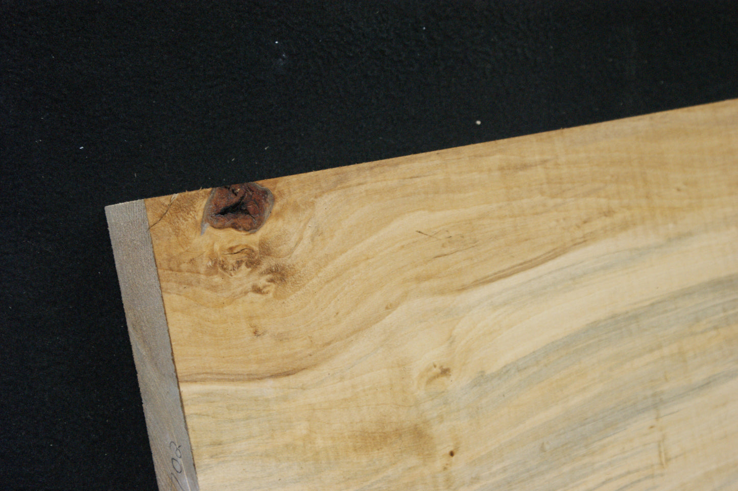 Lime wood, shelving, woodcarving, mantel     (702)