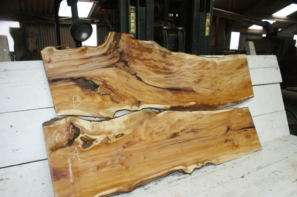 English Yew Resin Table Set 1278 L x 808 W x 26 D (mm)      (836) Yew