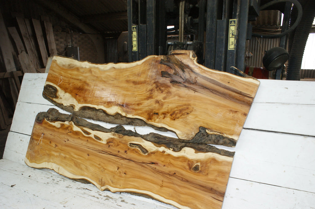 English Yew Resin Table Set 1278 L x 808 W x 26 D (mm)      (836) Yew