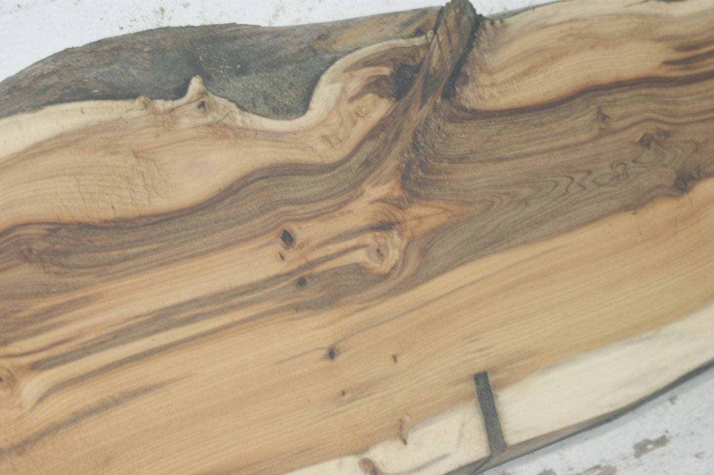 English Yew rustic hardwood 917 L x 242 W x 37 D (mm)      (848)