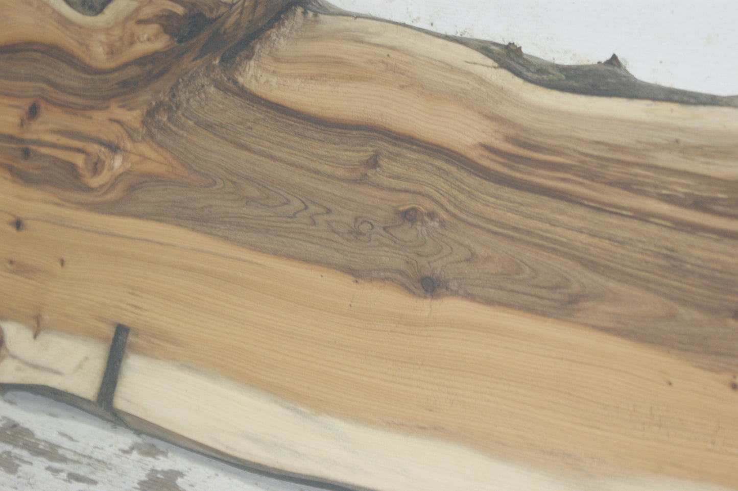 English Yew rustic hardwood 917 L x 242 W x 37 D (mm)      (848)