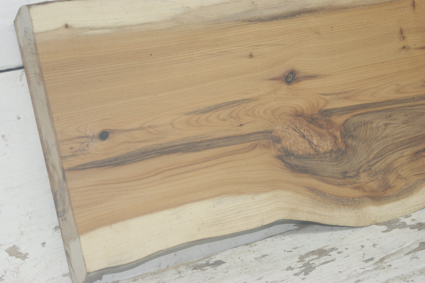 English Yew rustic hardwood 917 L x 242 W x 37 D (mm)      (848)