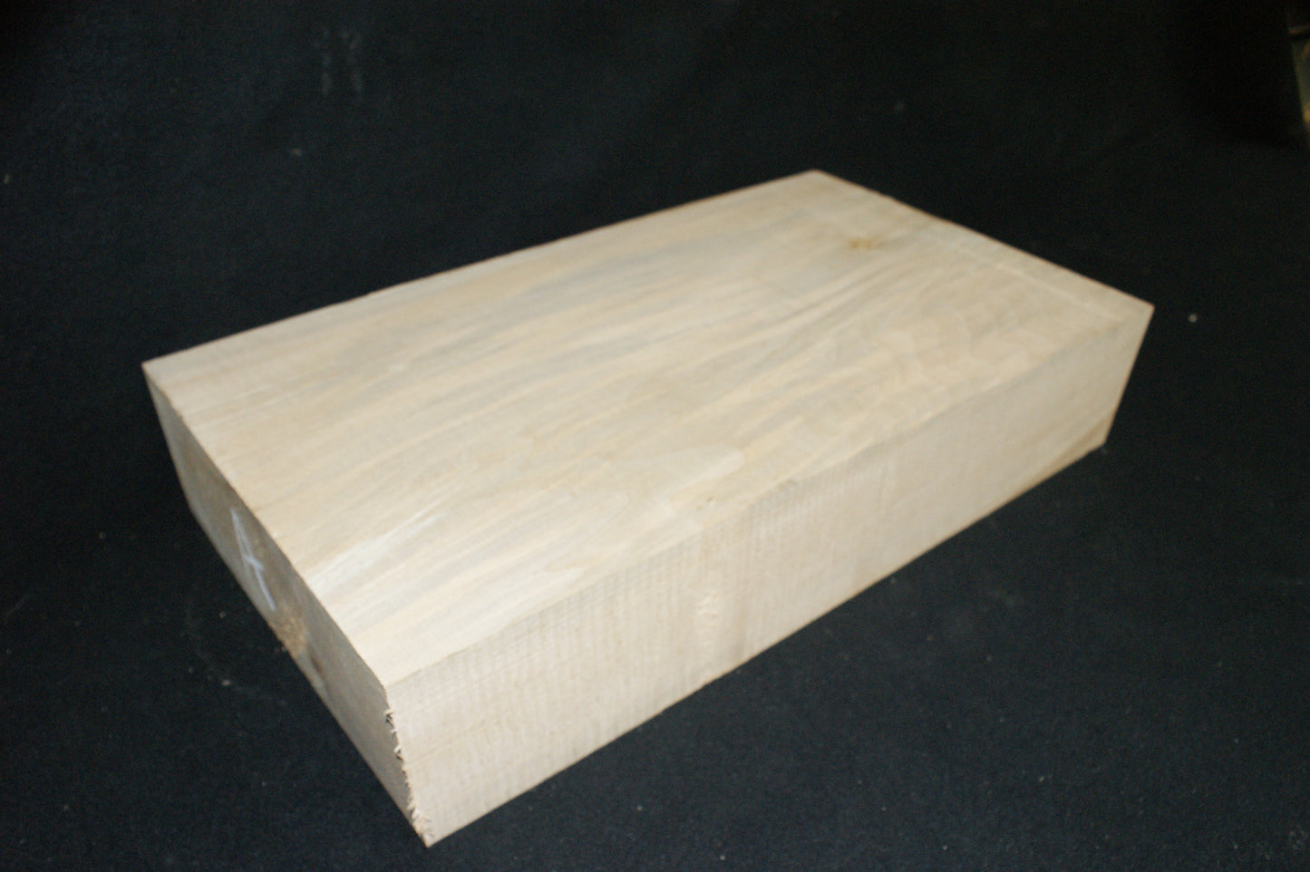 Lime for woodcarving 461 L x 261 W x 90 D (mm)    (898)