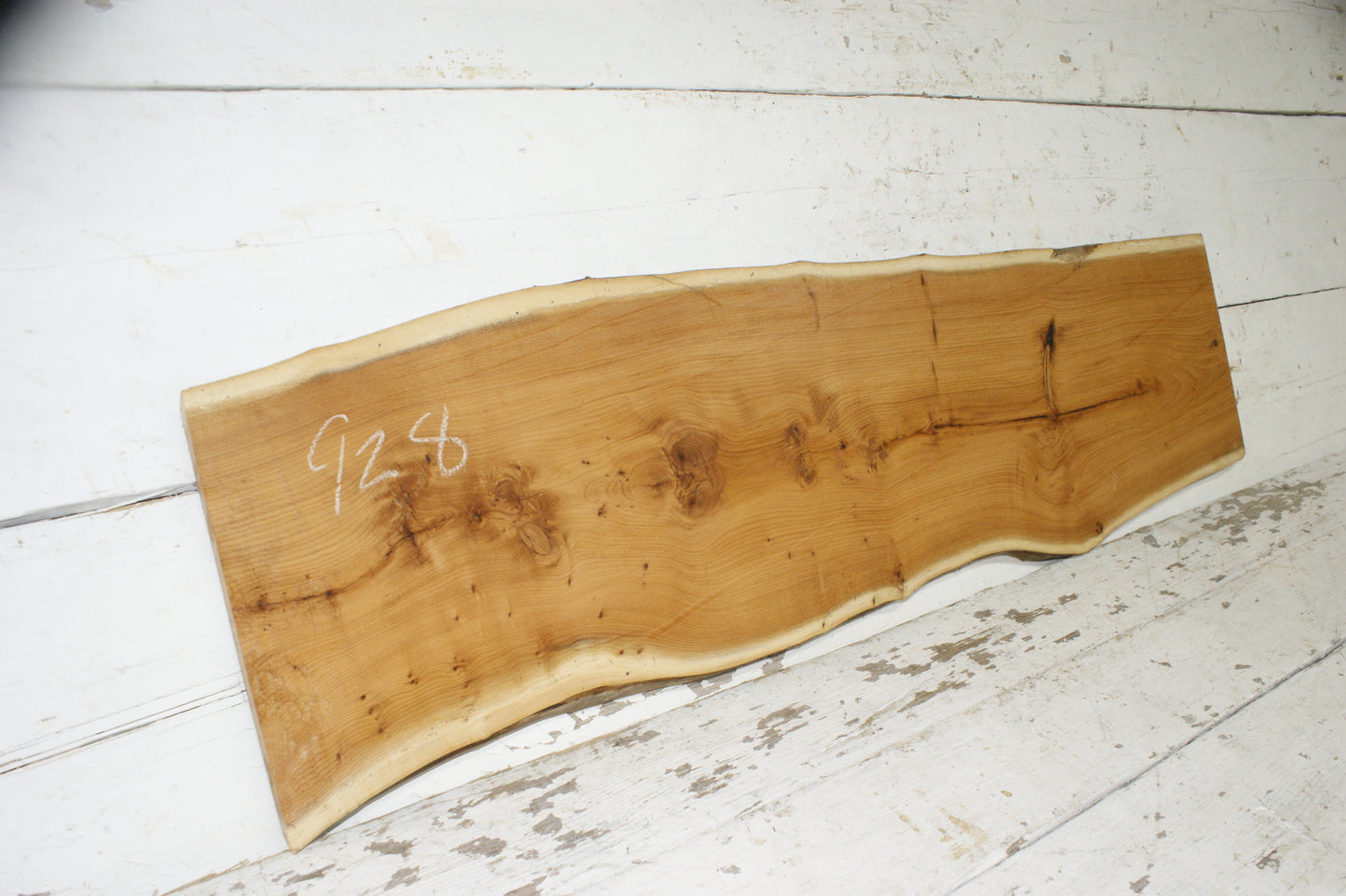 Hardwood Yew Shelf, plank 1025 L x 280 W x 17 D (mm)   (928)