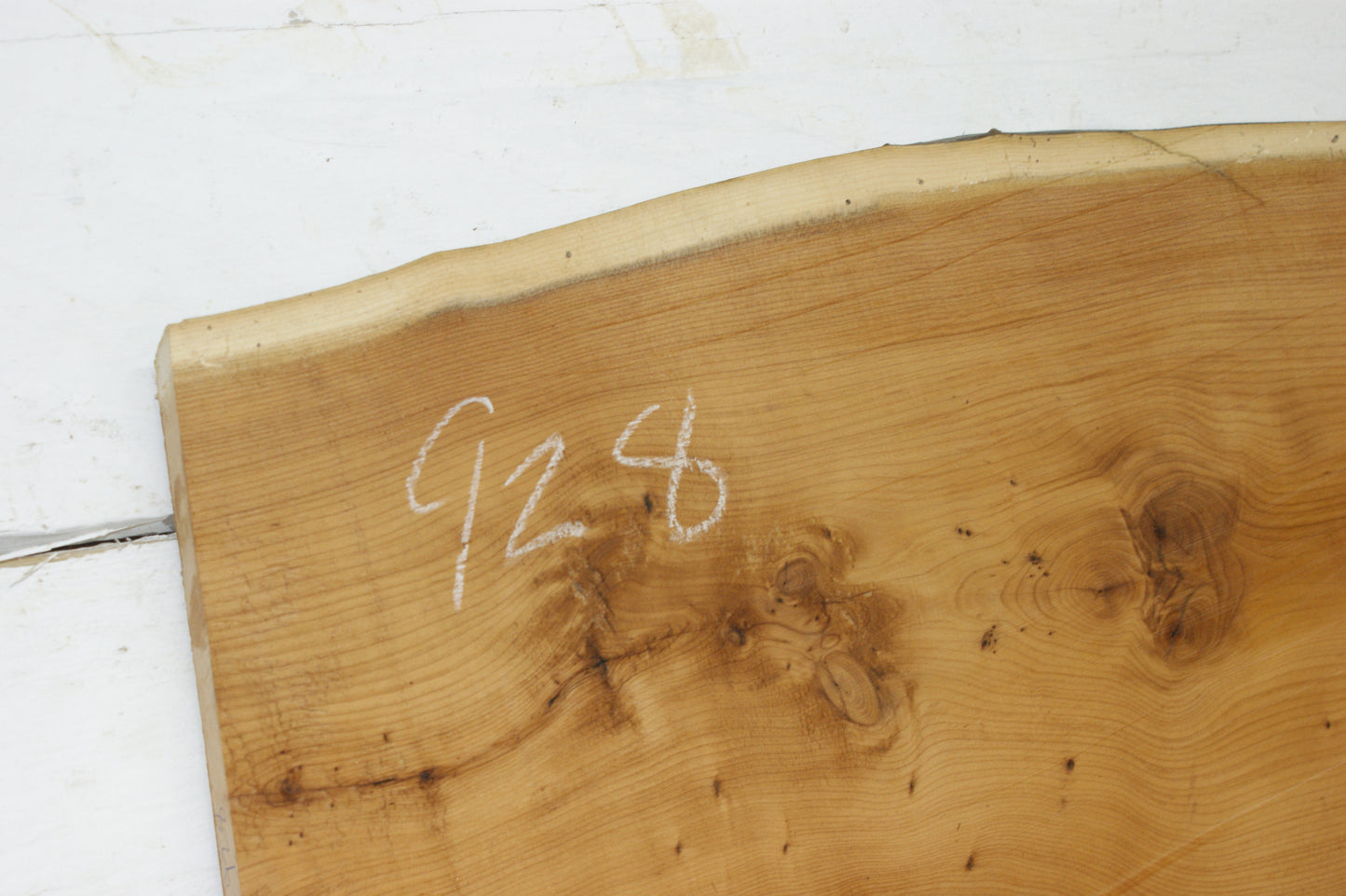 Hardwood Yew Shelf, plank 1025 L x 280 W x 17 D (mm)   (928)