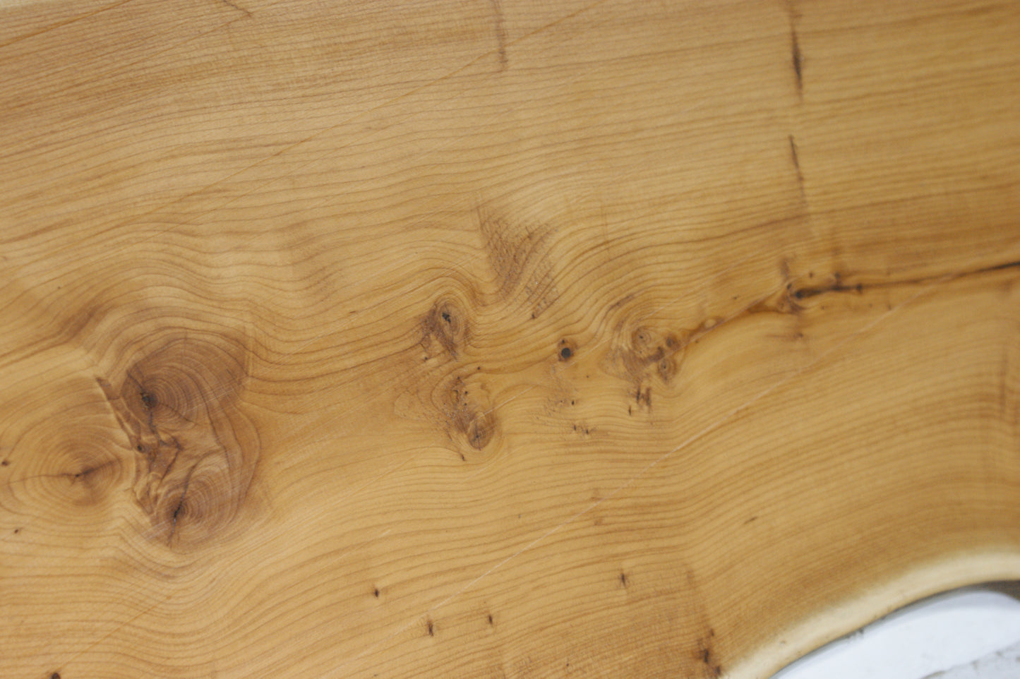 Hardwood Yew Shelf, plank 1025 L x 280 W x 17 D (mm)   (928)