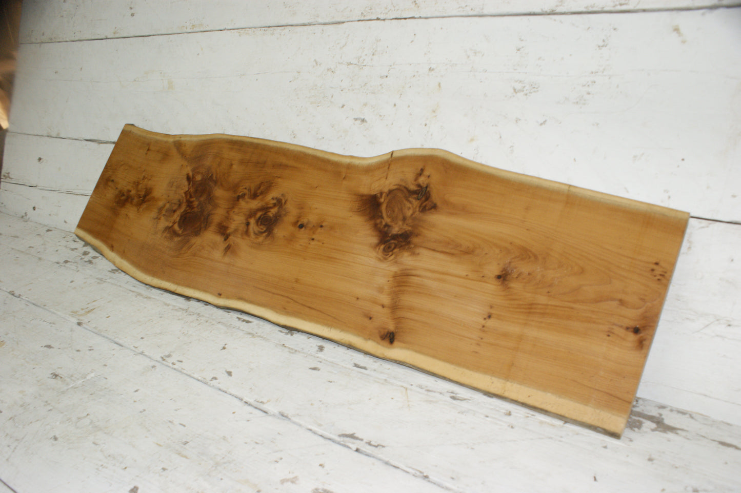 Hardwood Yew Shelf, plank 1025 L x 280 W x 17 D (mm)   (928)