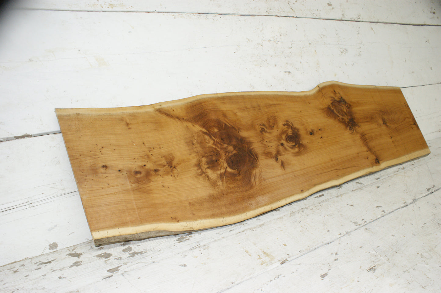 Hardwood Yew Shelf, plank 1025 L x 280 W x 17 D (mm)   (928)