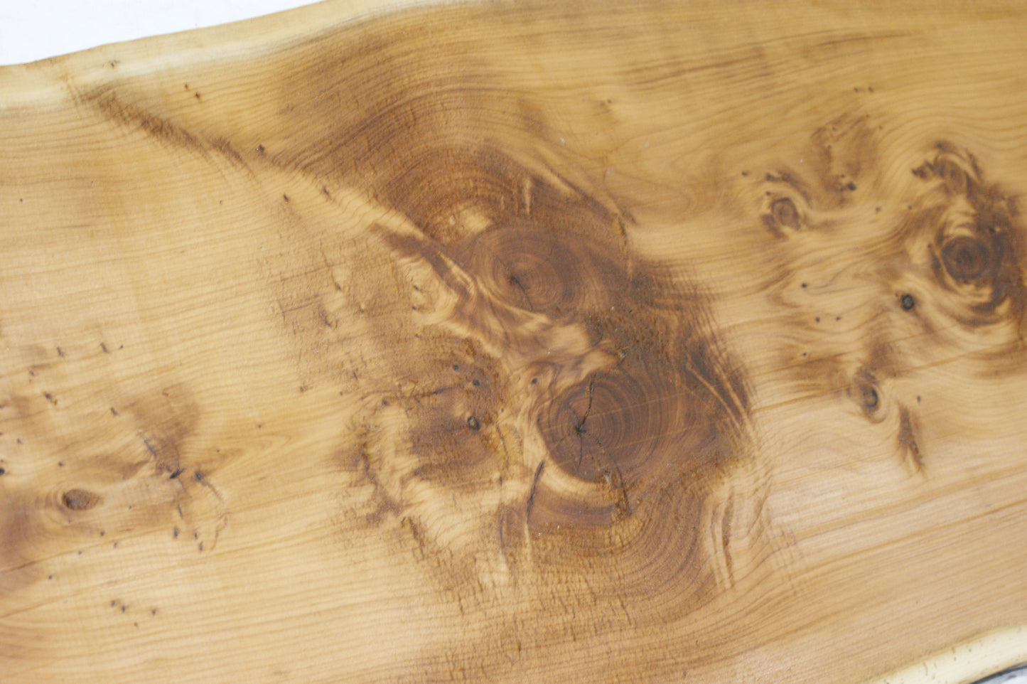 Hardwood Yew Shelf, plank 1025 L x 280 W x 17 D (mm)   (928)