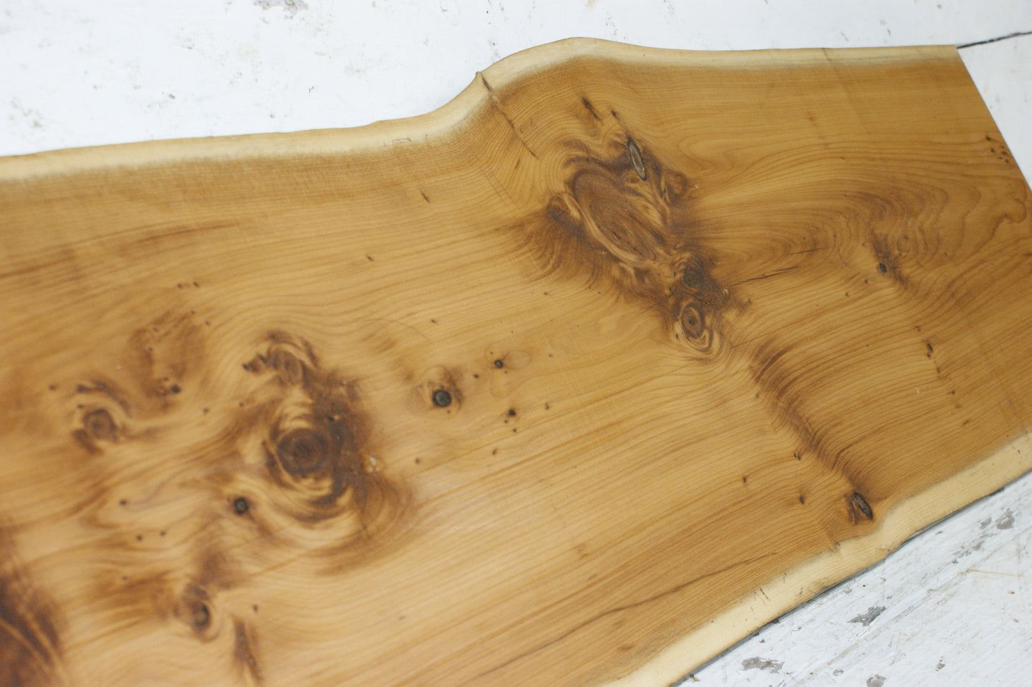 Hardwood Yew Shelf, plank 1025 L x 280 W x 17 D (mm)   (928)