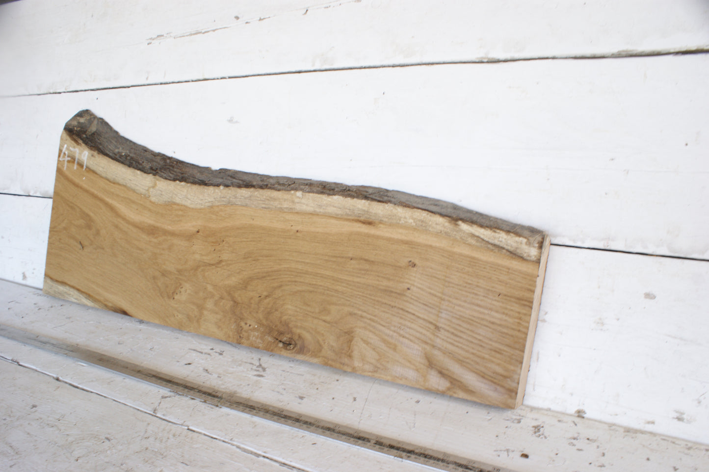 (479) AIR DRIED ENGLISH OAK, HARD WOOD 918 L x 374 - 204 W x 40 D (mm)