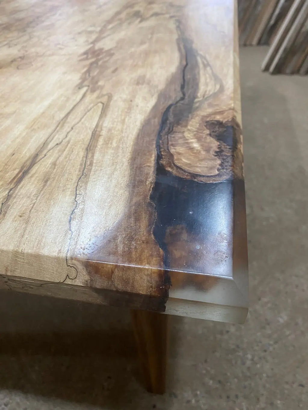 Spalted Beech Dining Table On Tapered Oak Legs 6-8 Seater. Dining Tables