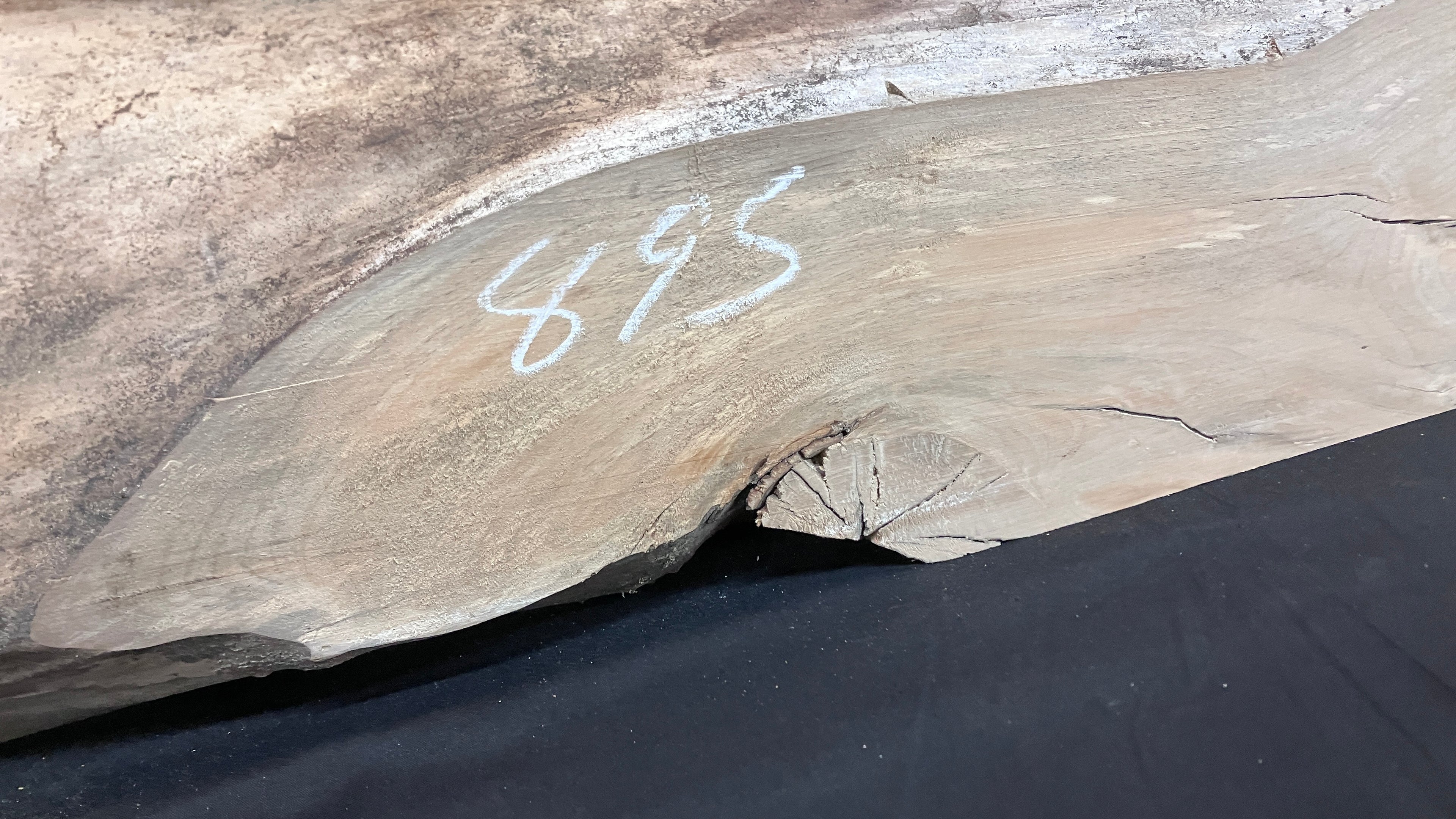 Lime block, mantle piece 1018 L x 210 W x 83 D (mm)    (895)