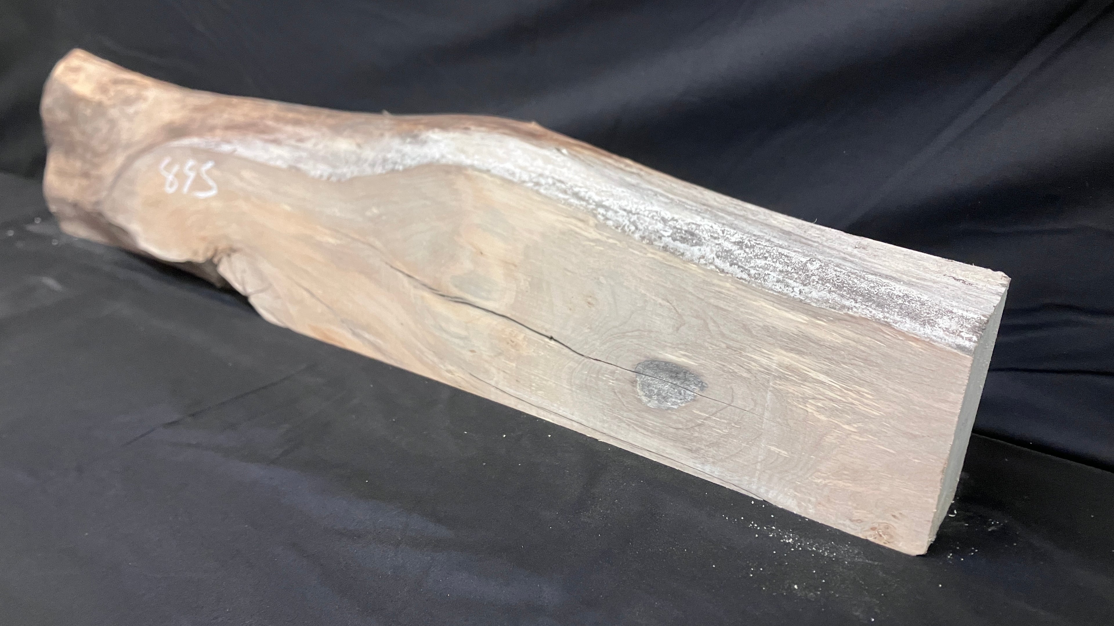 Lime block, mantle piece 1018 L x 210 W x 83 D (mm)    (895)