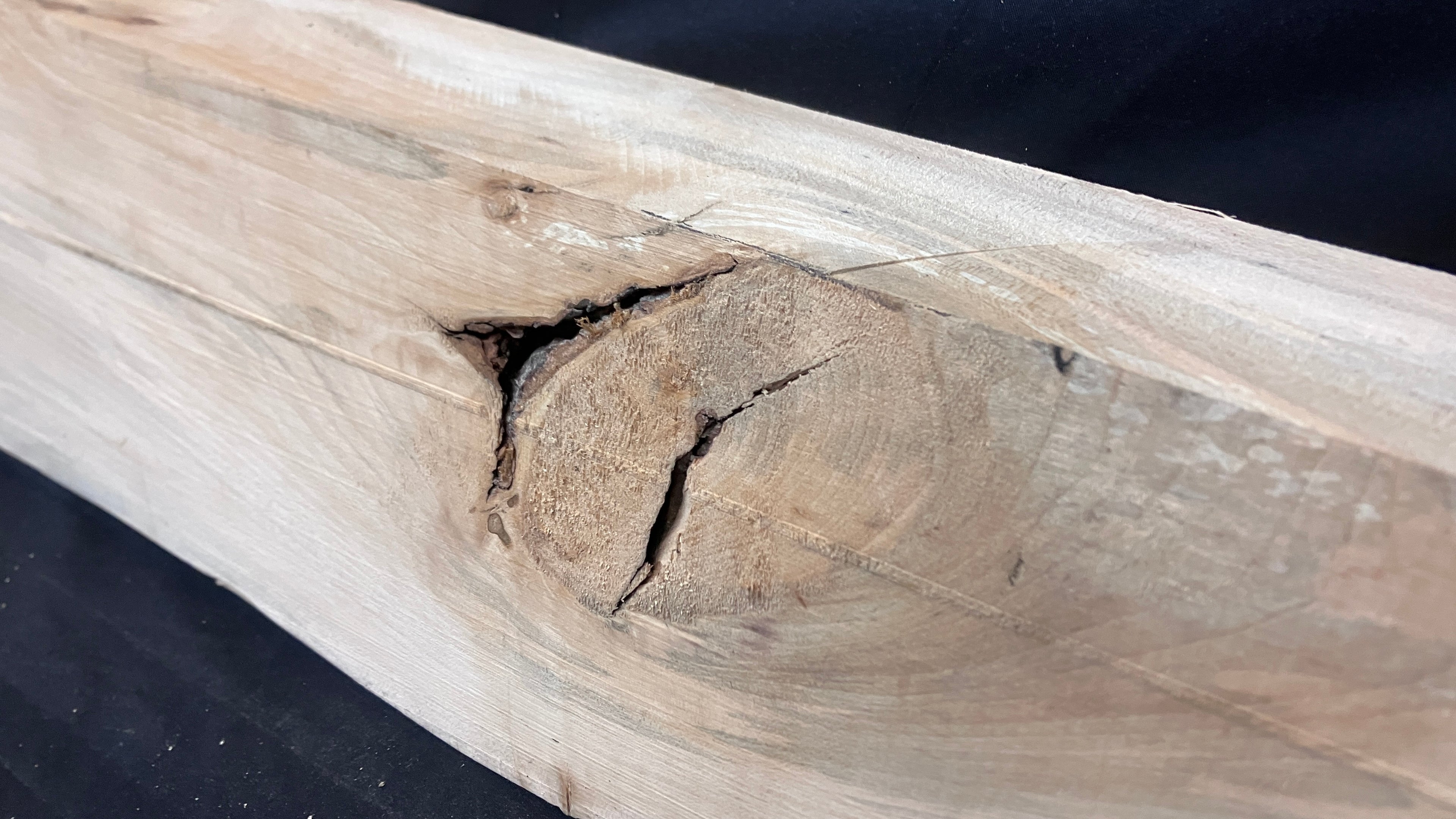 Lime block, mantle piece 1018 L x 210 W x 83 D (mm)    (895)