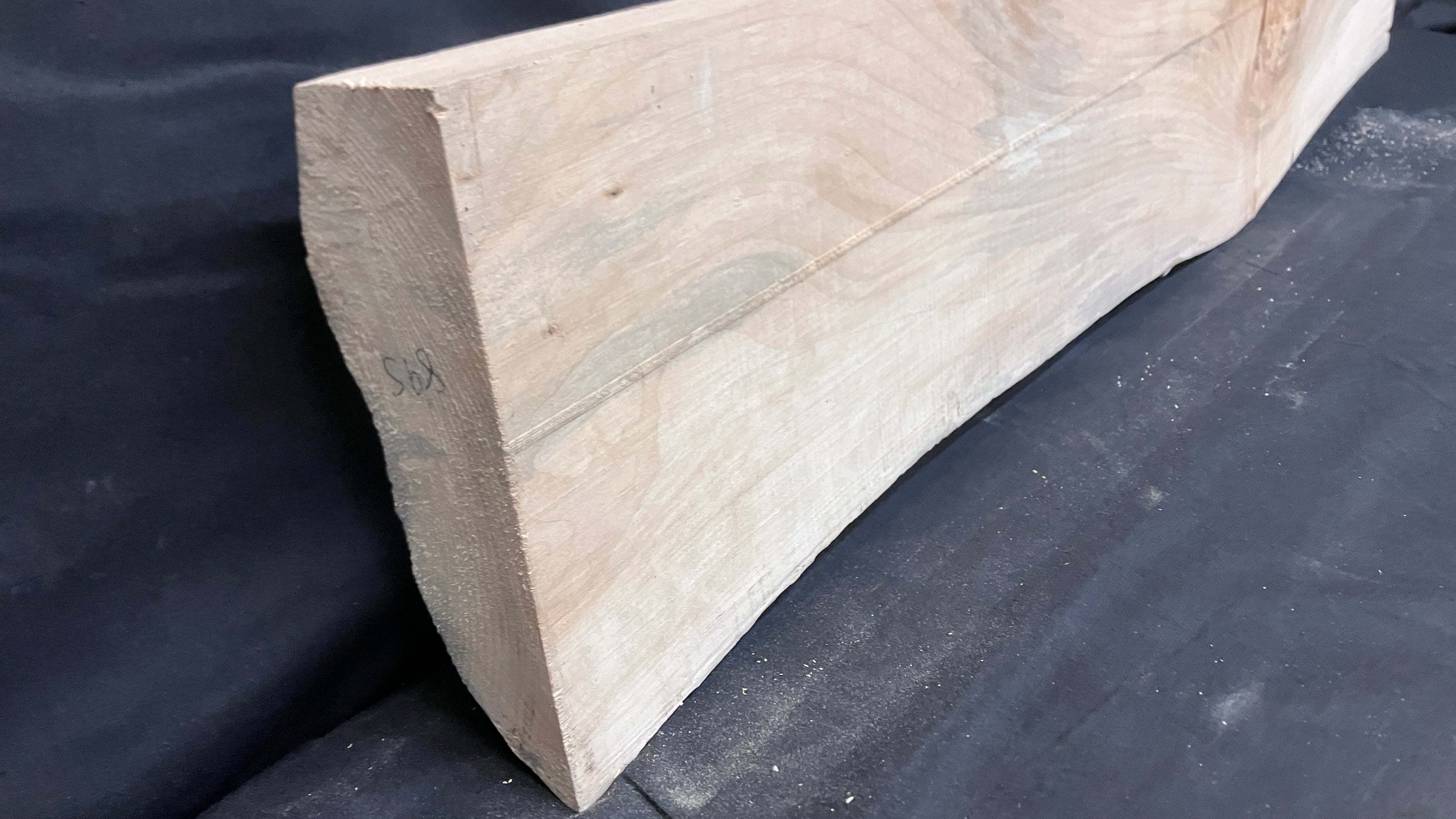 Lime block, mantle piece 1018 L x 210 W x 83 D (mm)    (895)