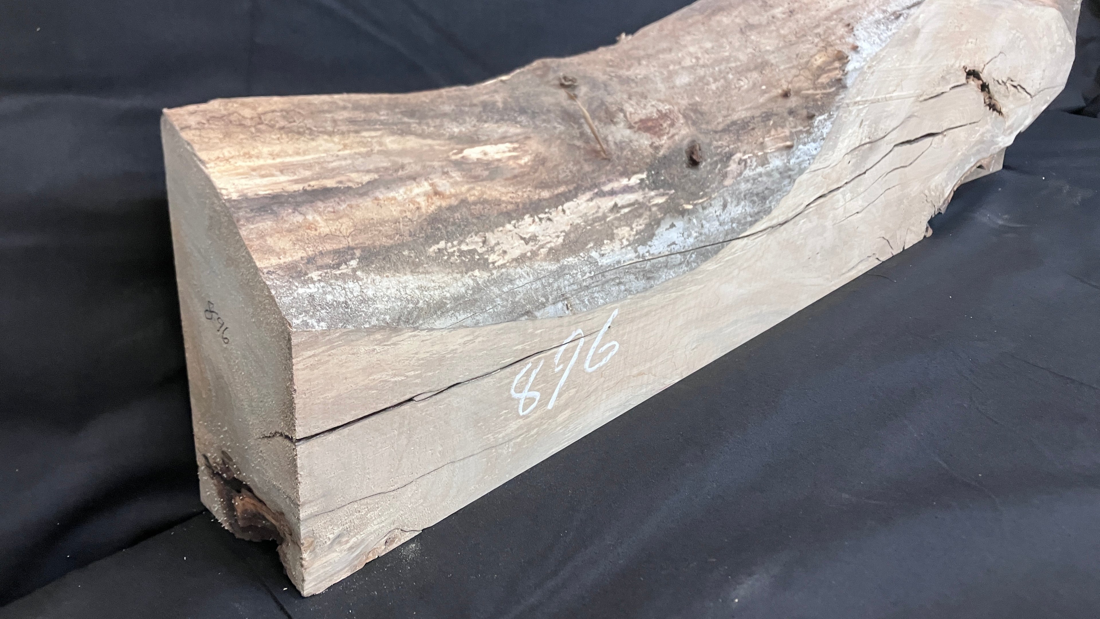 Lime block,mantle piece 1024 L x 269 W x 84 D (mm)    (896)