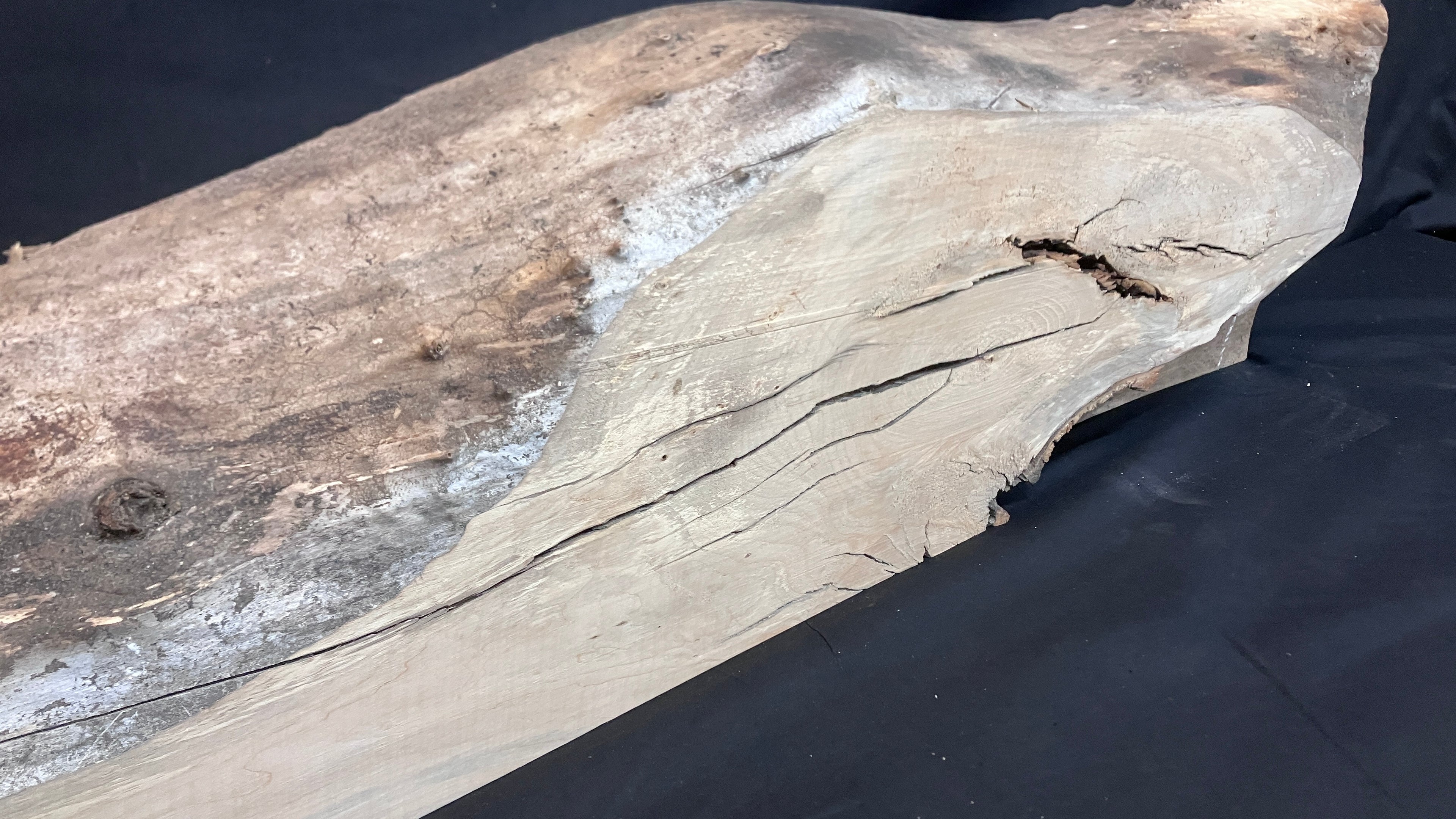 Lime block,mantle piece 1024 L x 269 W x 84 D (mm)    (896)