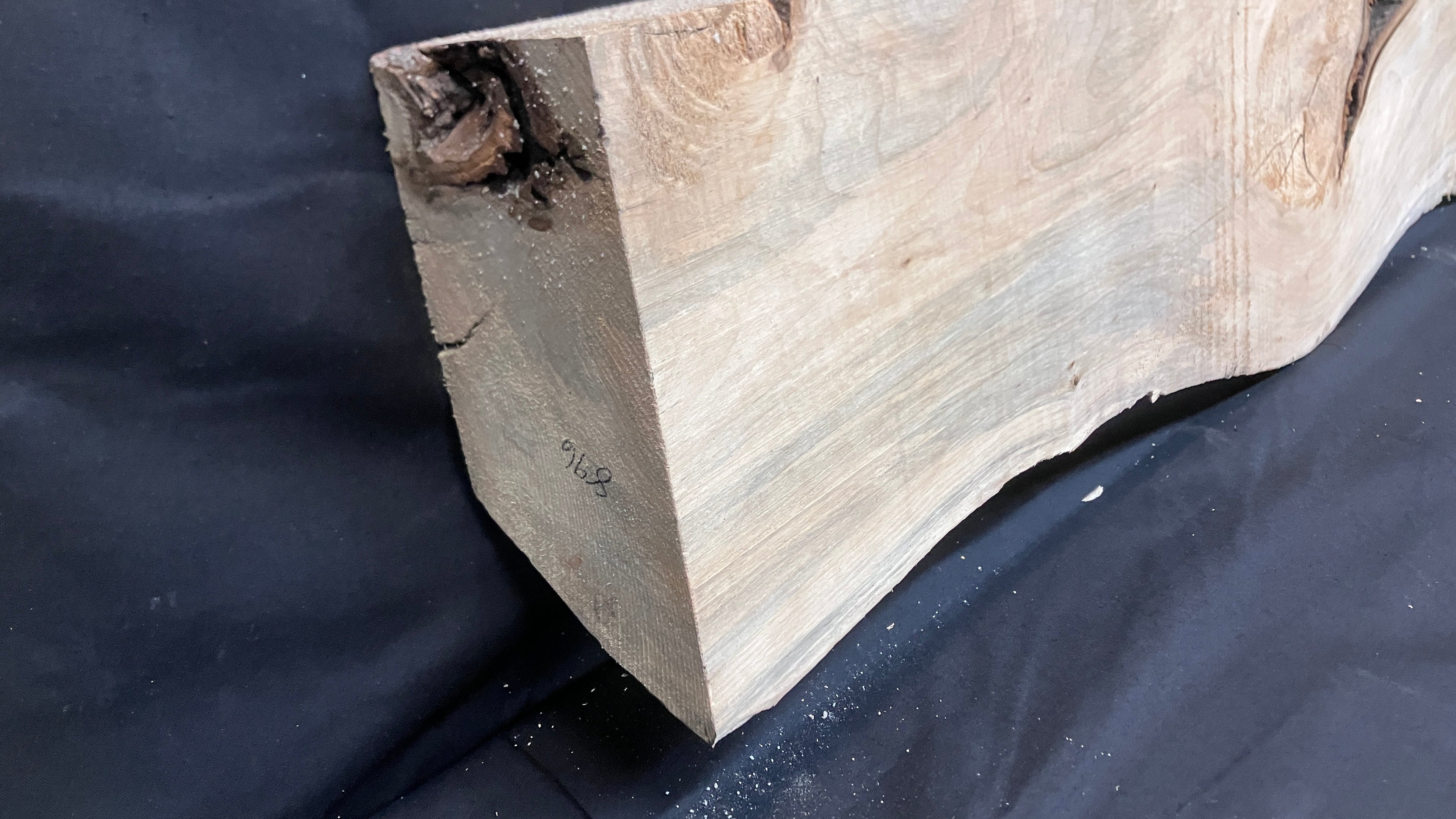 Lime block,mantle piece 1024 L x 269 W x 84 D (mm)    (896)