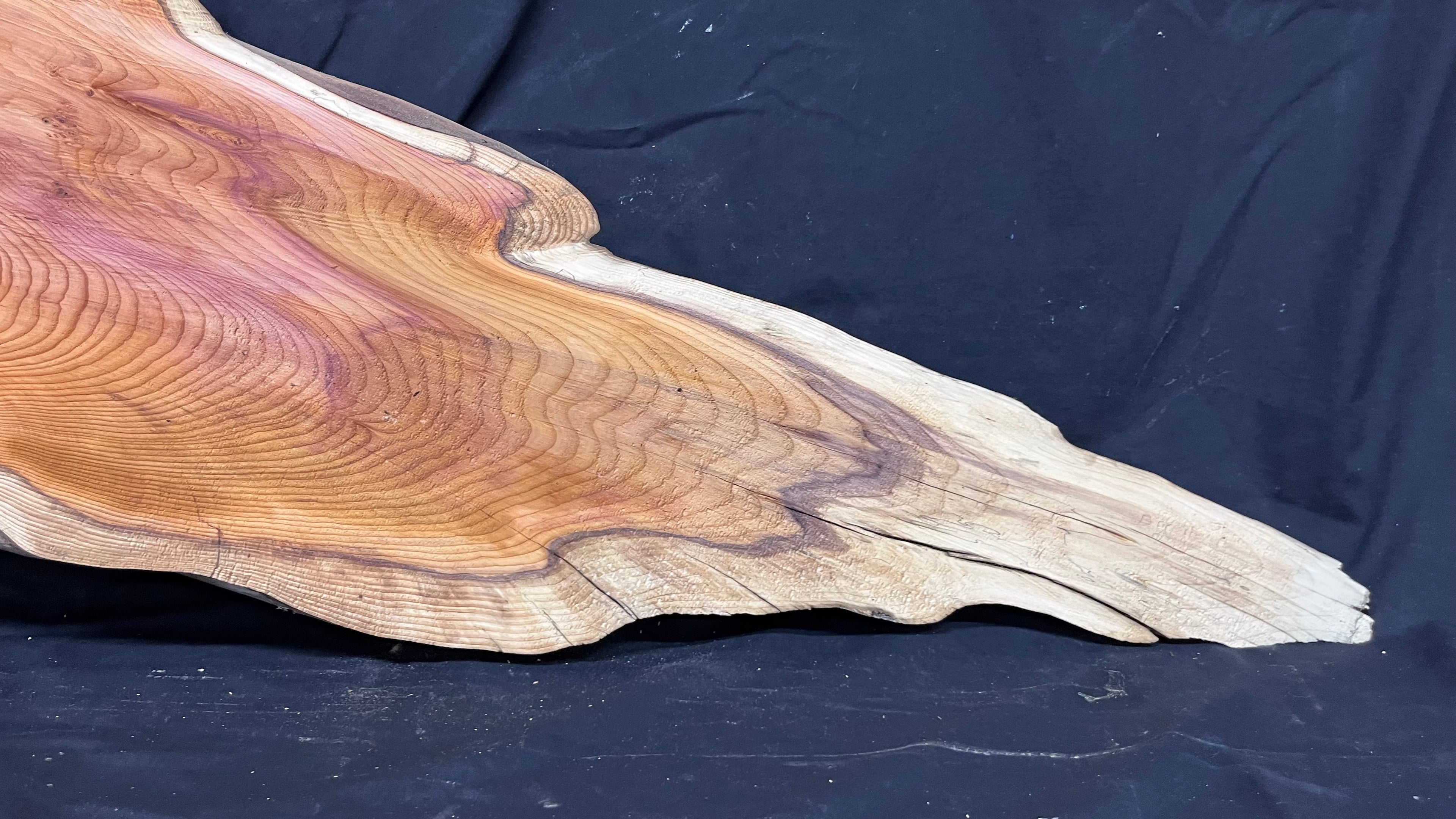 Hardwood yew, slab, board 1023 L x 455 W x 47 D mm    (379)