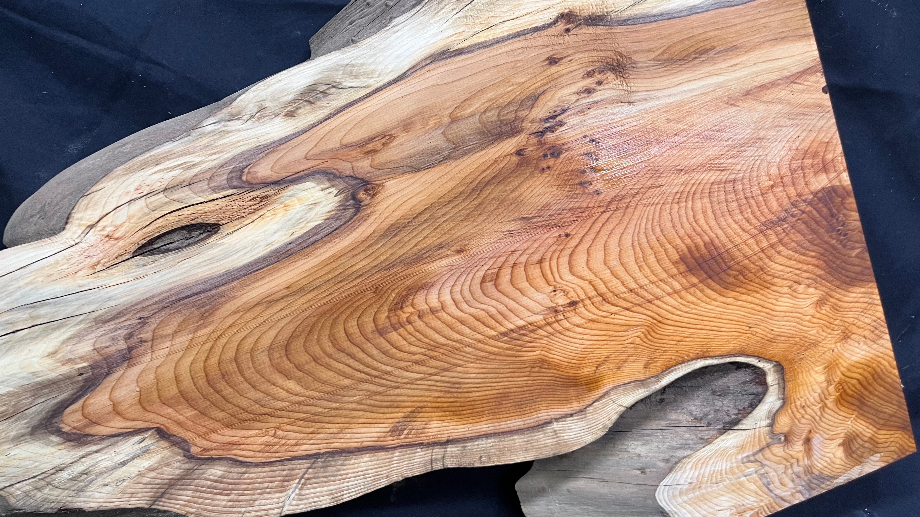 Hardwood yew, slab, board 1023 L x 455 W x 47 D mm    (379)
