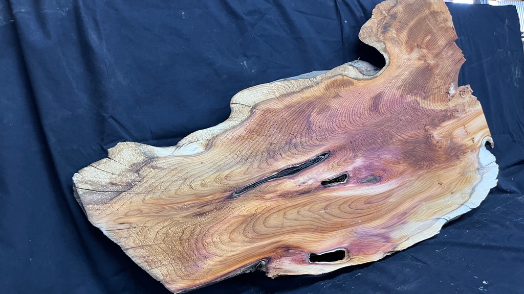Hardwood yew, coffee table, slab, board, shelf 1126 L x 610 W x 46 D mm    (386)