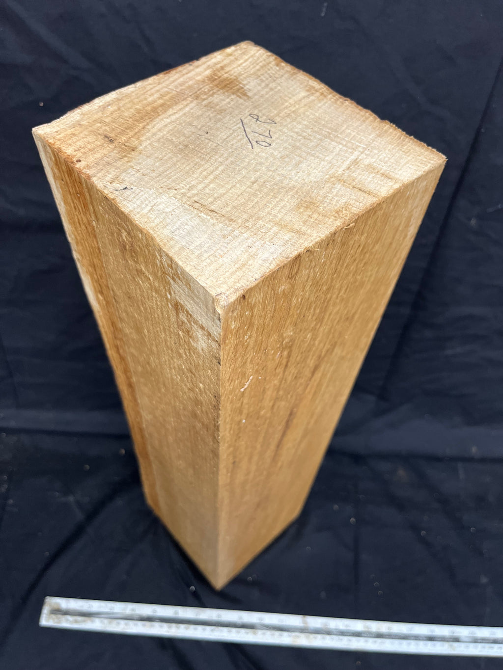 Green oak block, plinth, mantle, carving blank 547 L x 145 W x 140 D mm (270)