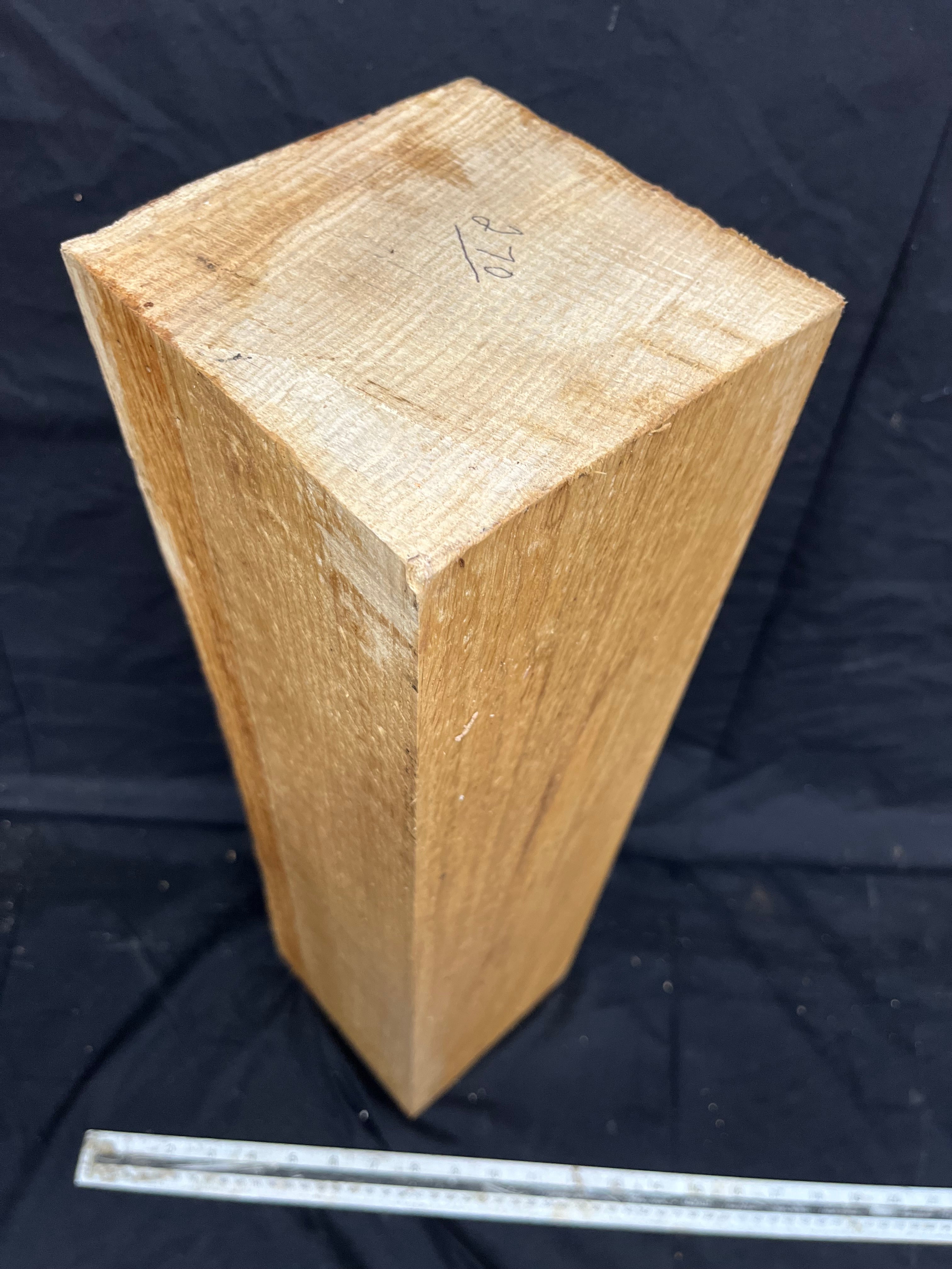 Green oak block, plinth, mantle, carving blank 547 L x 145 W x 140 D mm (270)