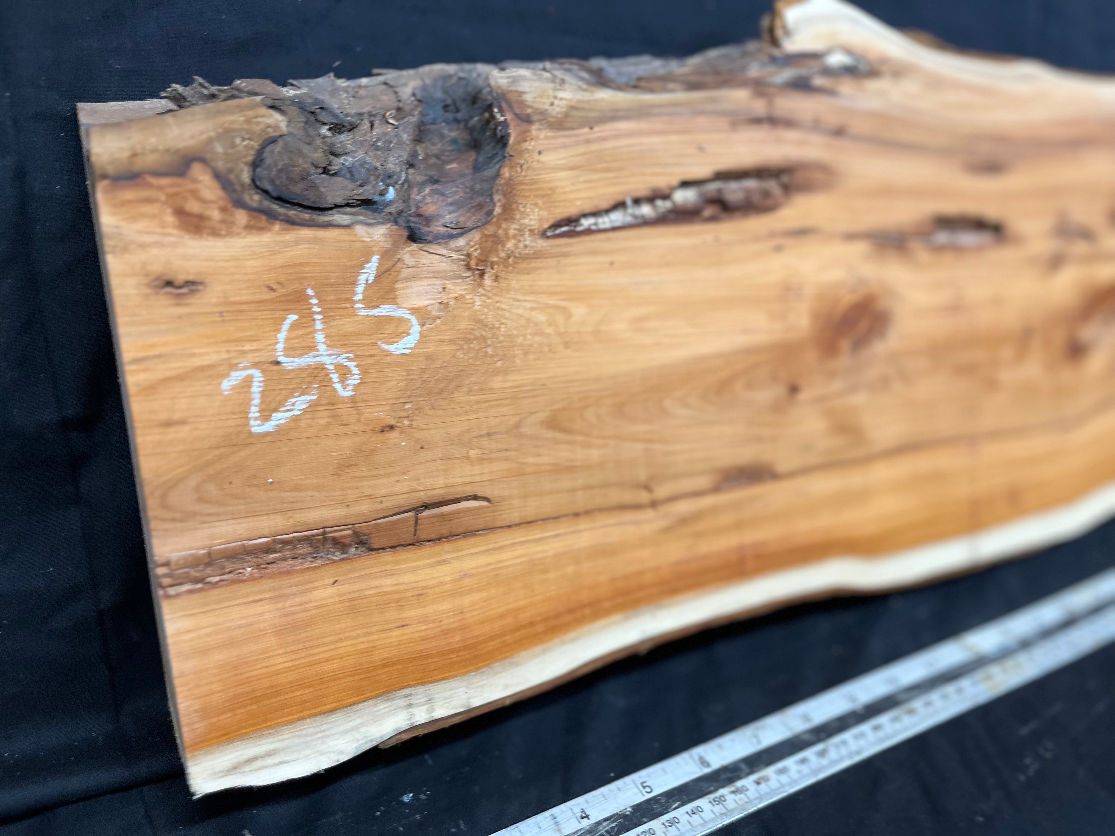 Hardwood yew, slab, board 874 L x 248 W x 43 D (mm) (285)