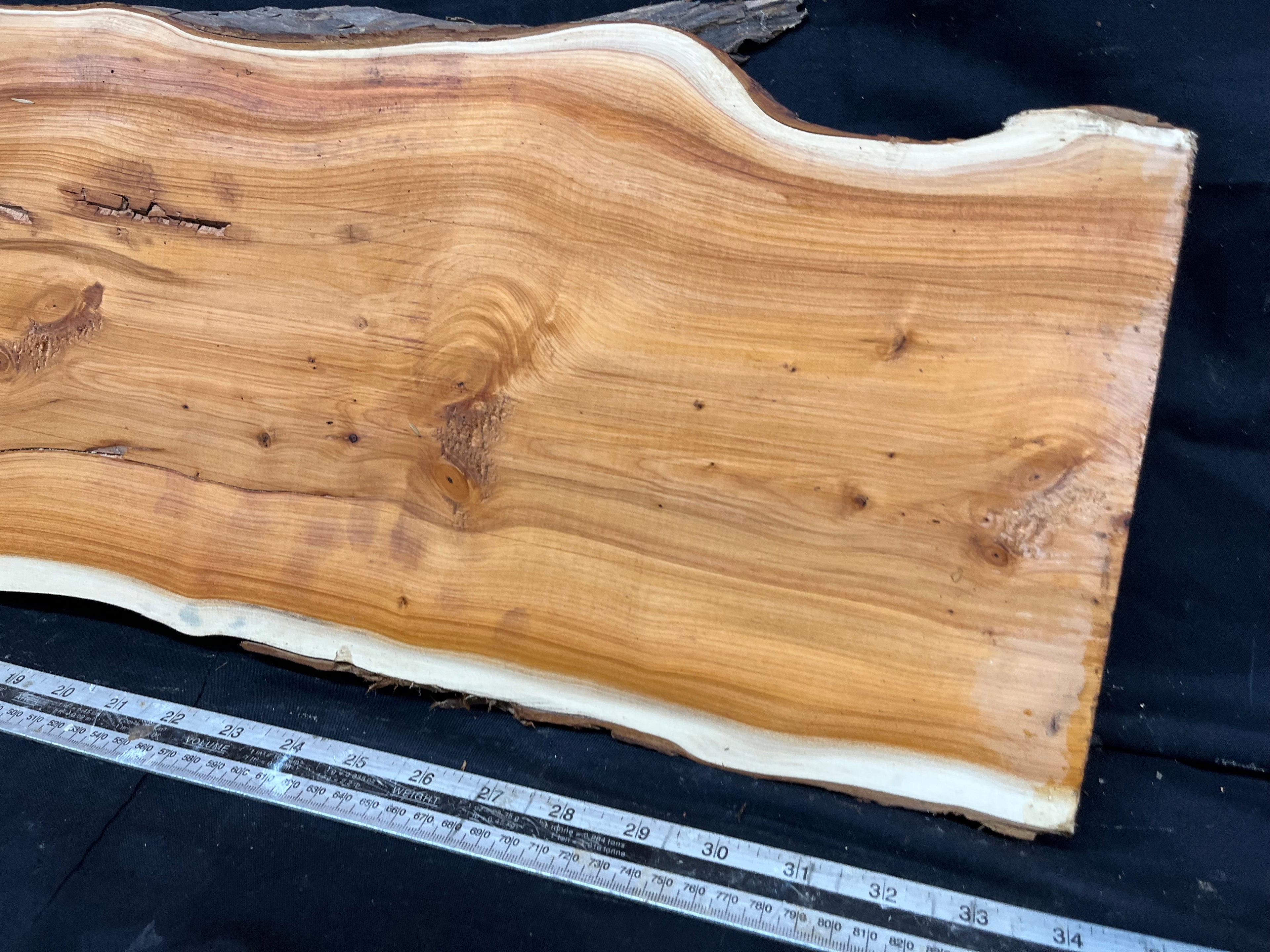 Hardwood yew, slab, board 874 L x 248 W x 43 D (mm) (285)