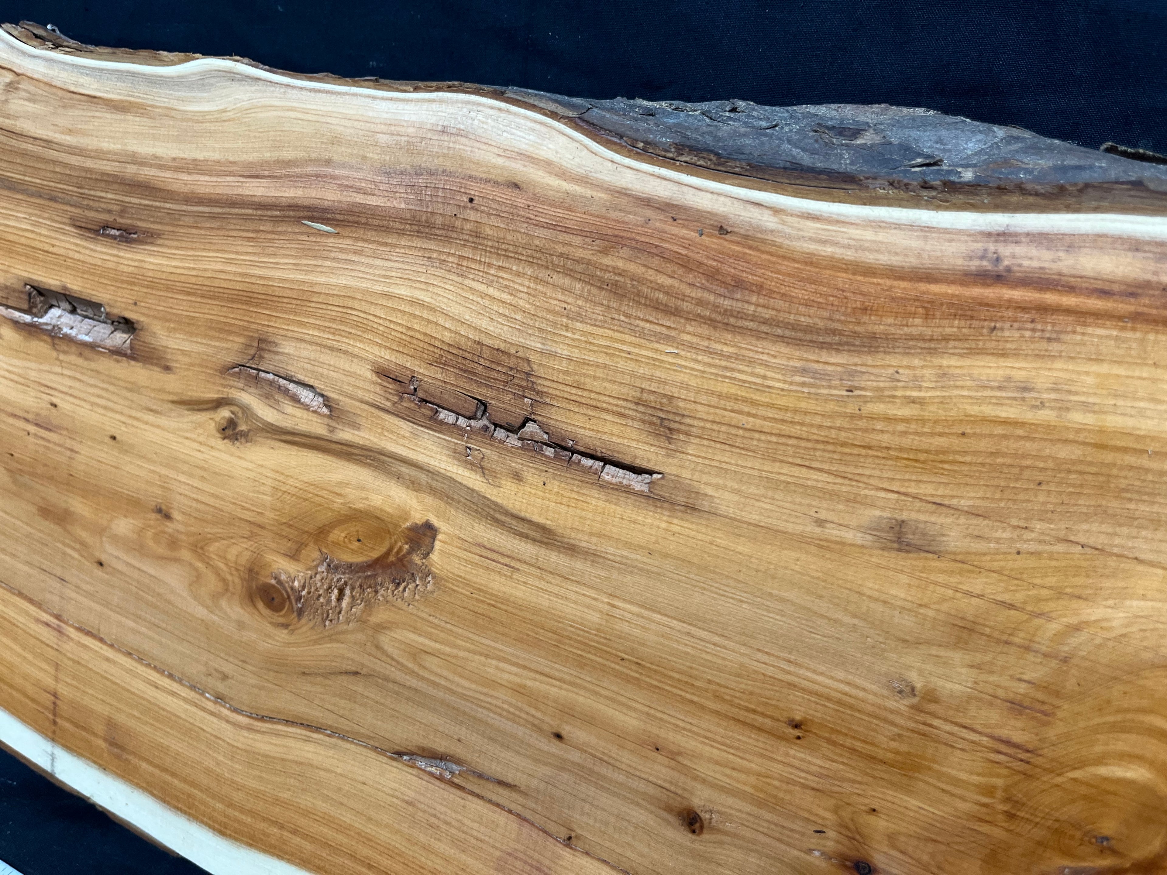 Hardwood yew, slab, board 874 L x 248 W x 43 D (mm) (285)