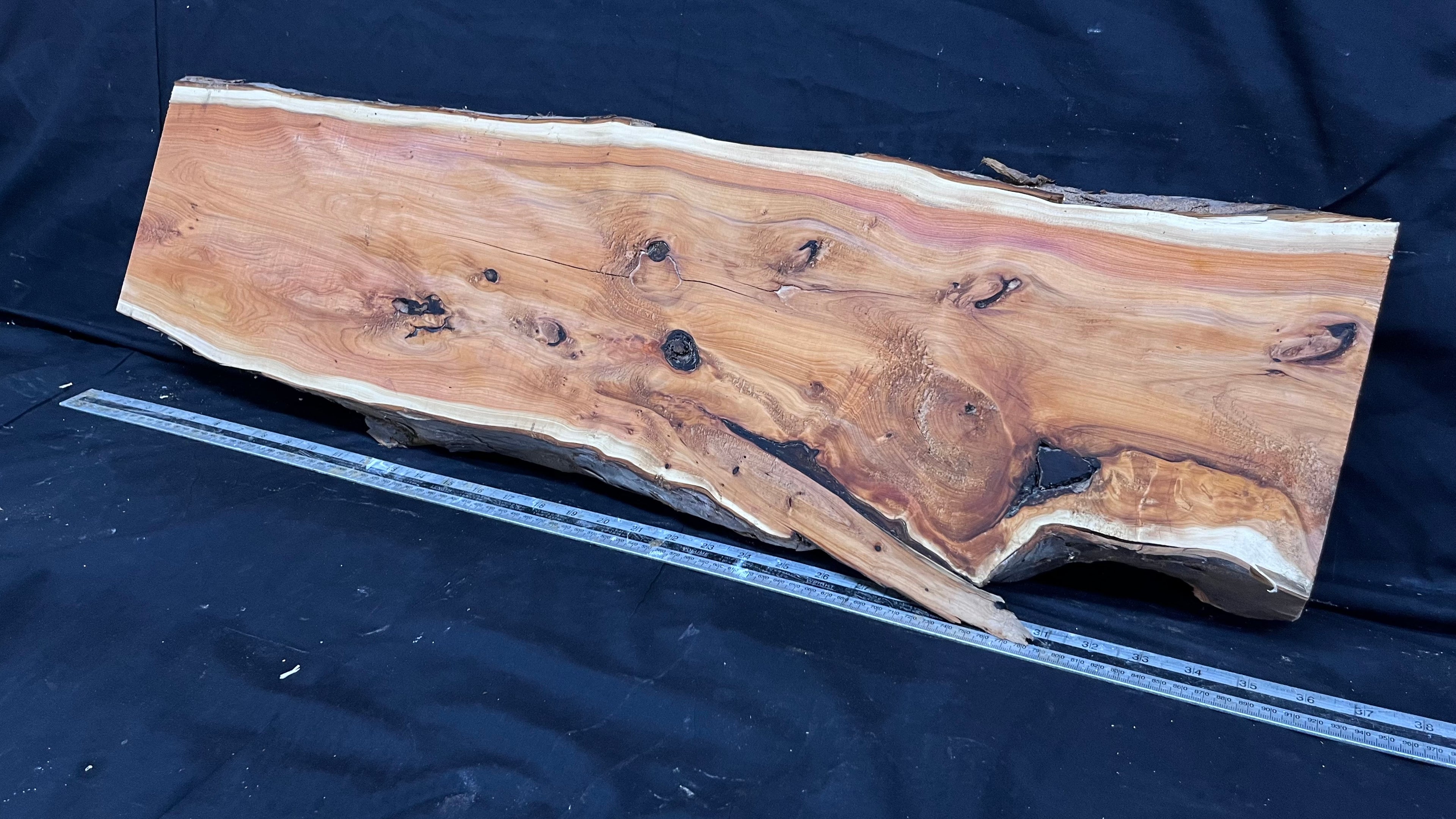 Hardwood yew, slab, board 874 L x 248 W x 43 D (mm) (285)
