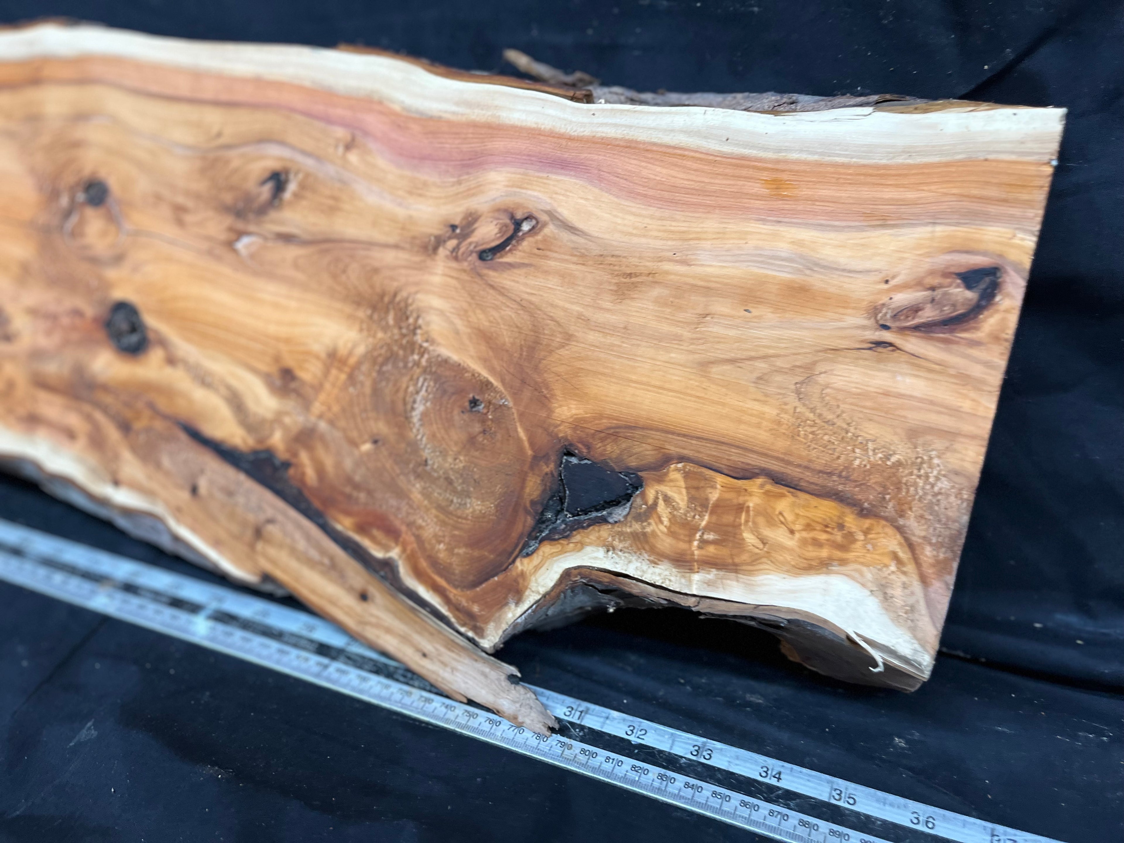 Hardwood yew, slab, board 874 L x 248 W x 43 D (mm) (285)