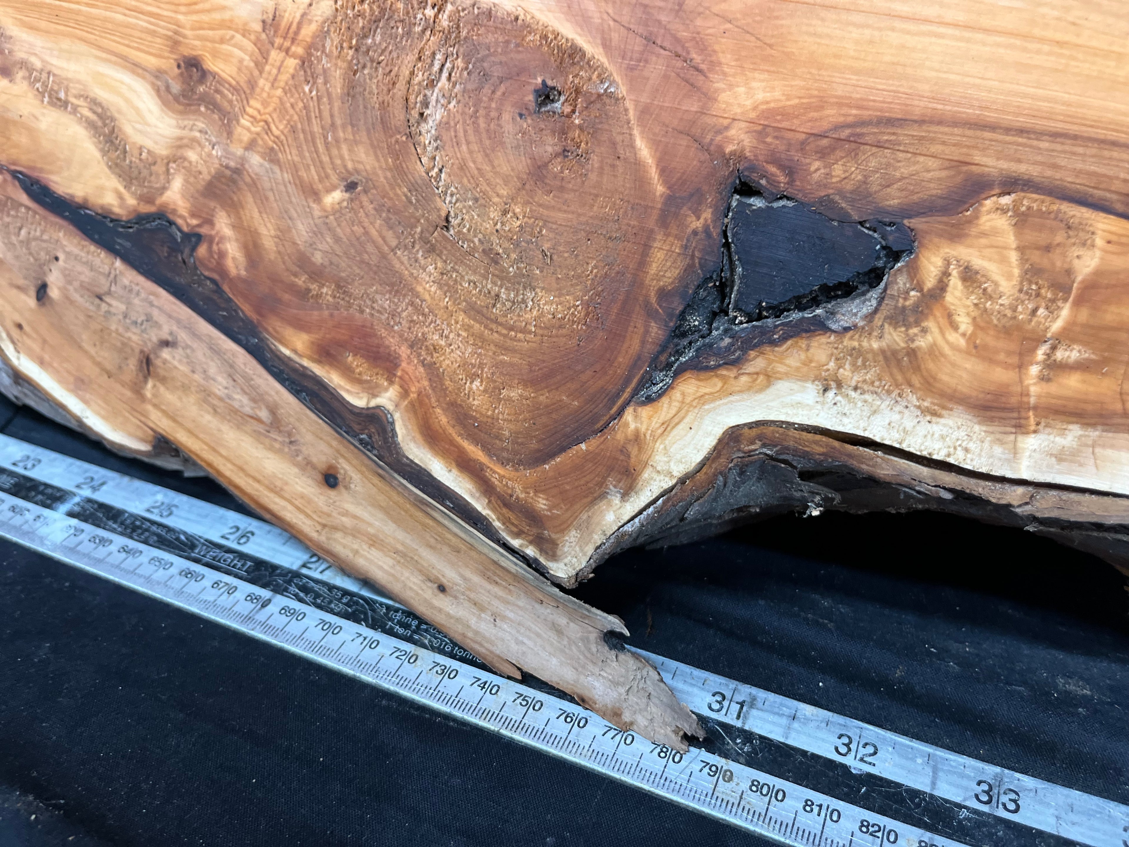 Hardwood yew, slab, board 874 L x 248 W x 43 D (mm) (285)