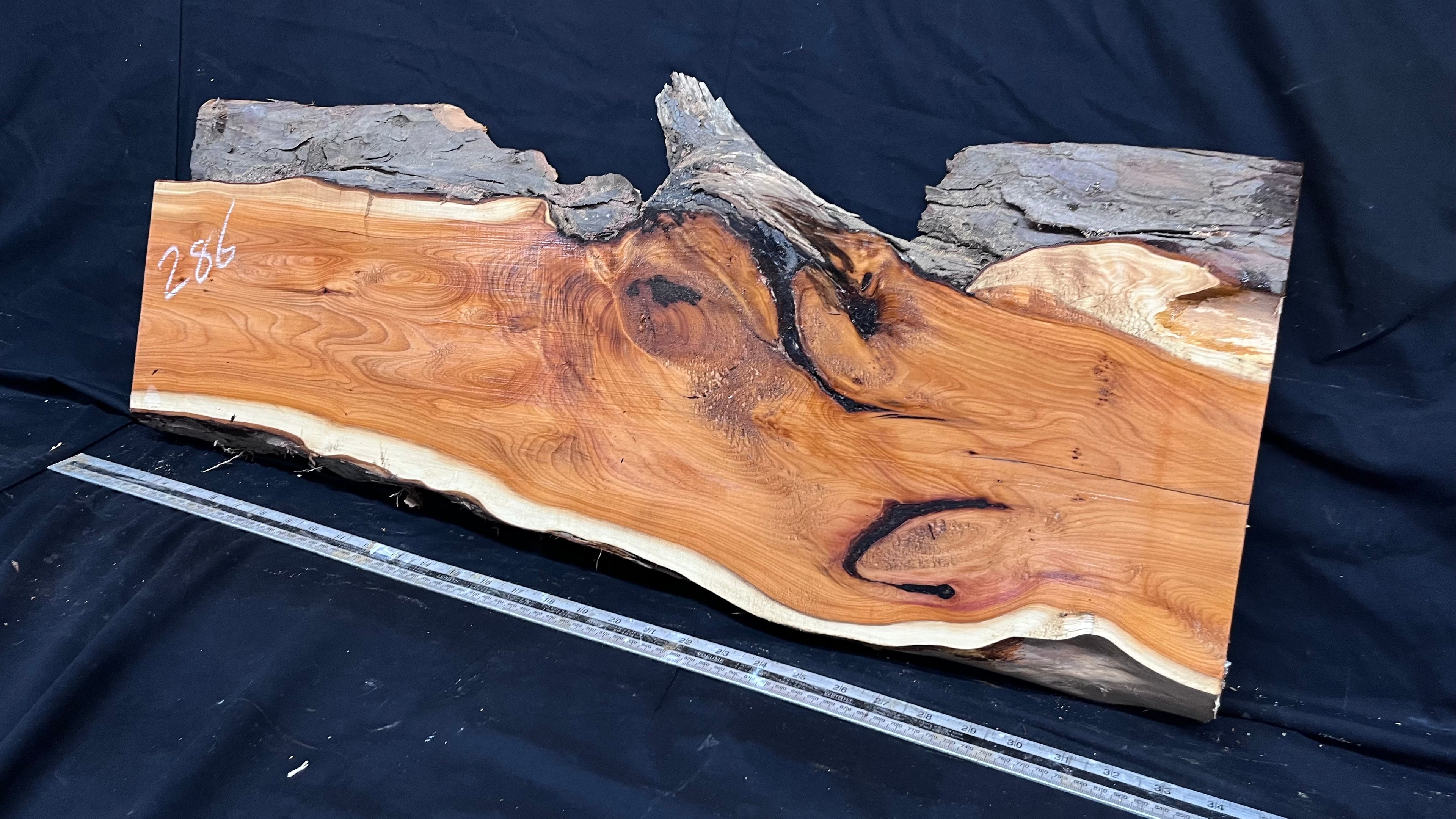 Hardwood yew, slab, board 840 L x 320 W x 44 D (mm) (286)