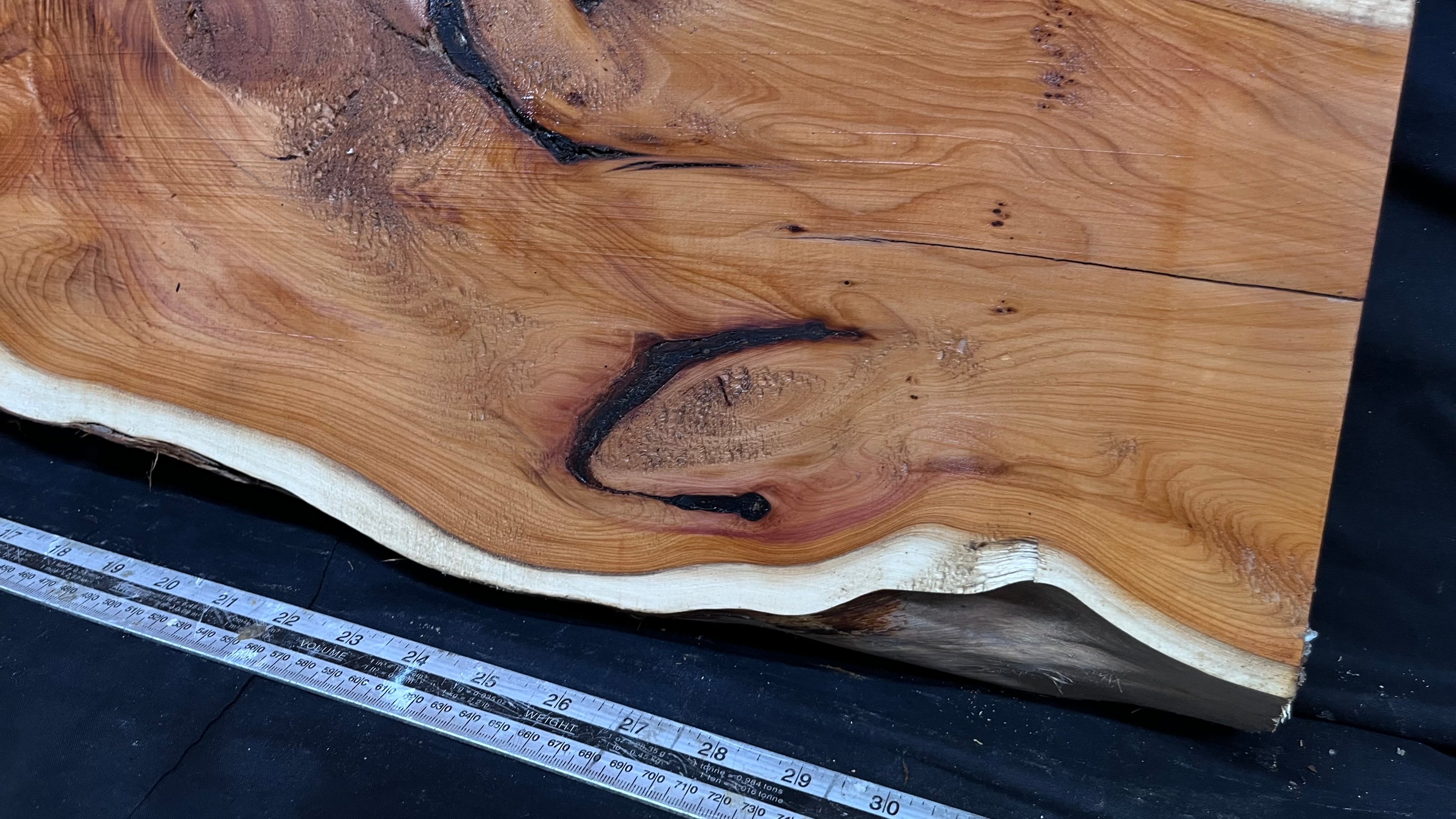 Hardwood yew, slab, board 840 L x 320 W x 44 D (mm) (286)