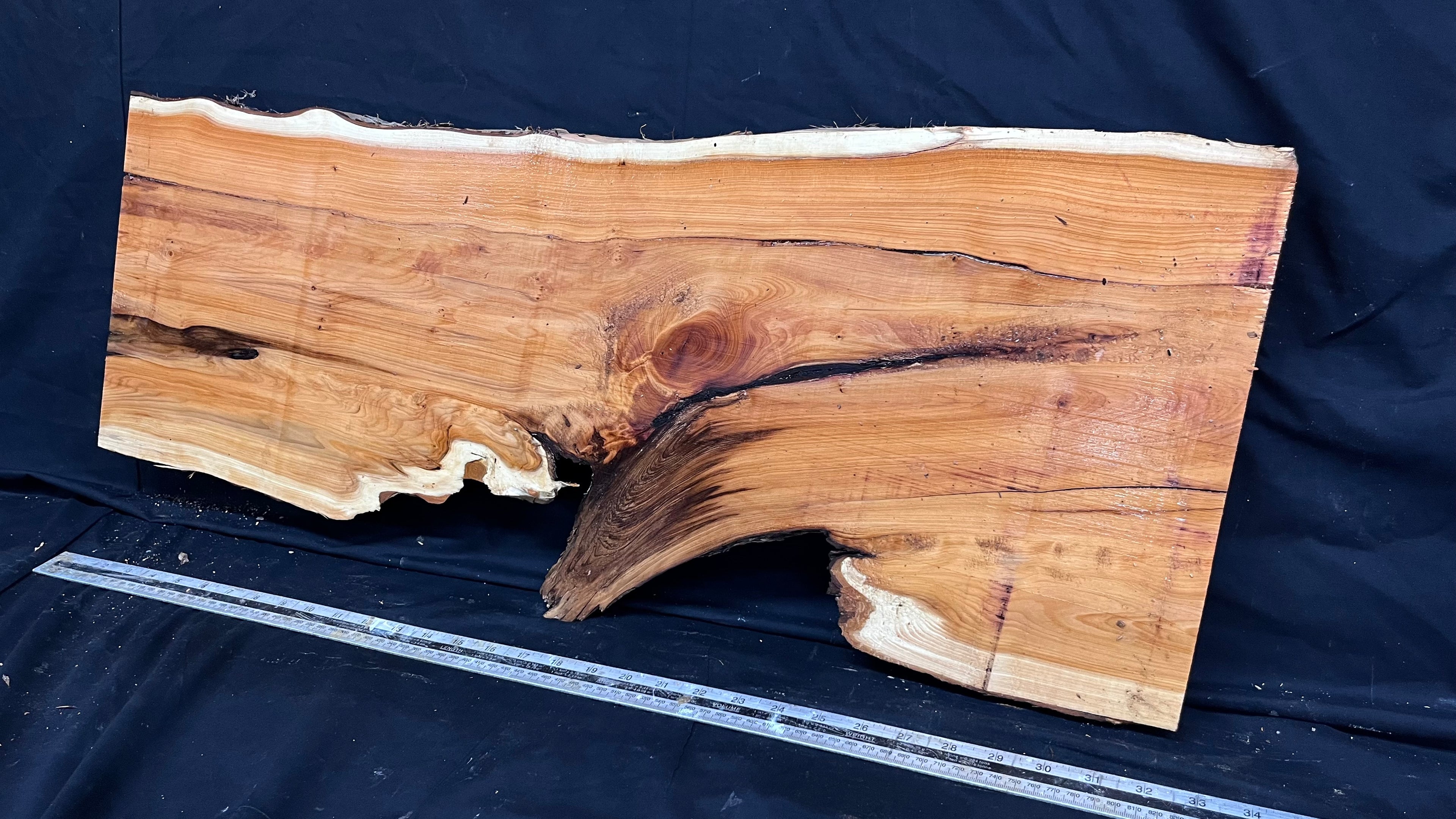 Hardwood yew, slab, board 840 L x 320 W x 44 D (mm) (286)
