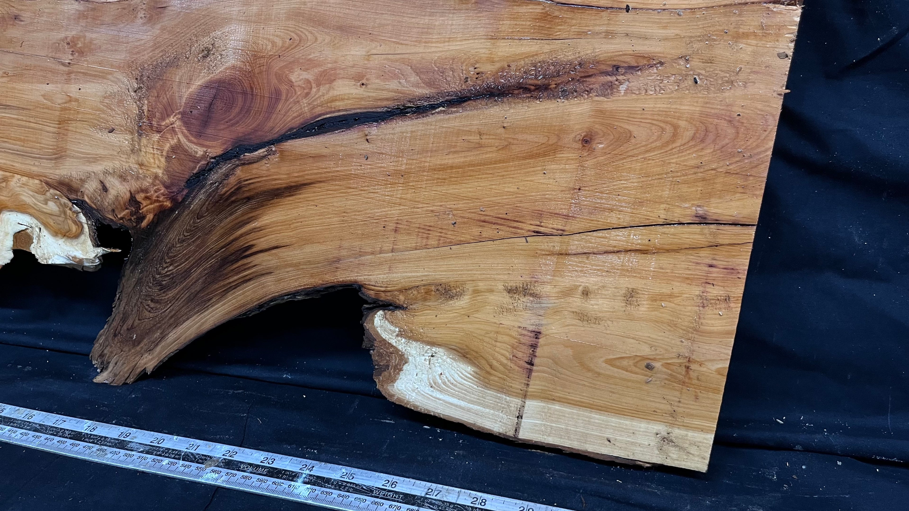 Hardwood yew, slab, board 840 L x 320 W x 44 D (mm) (286)