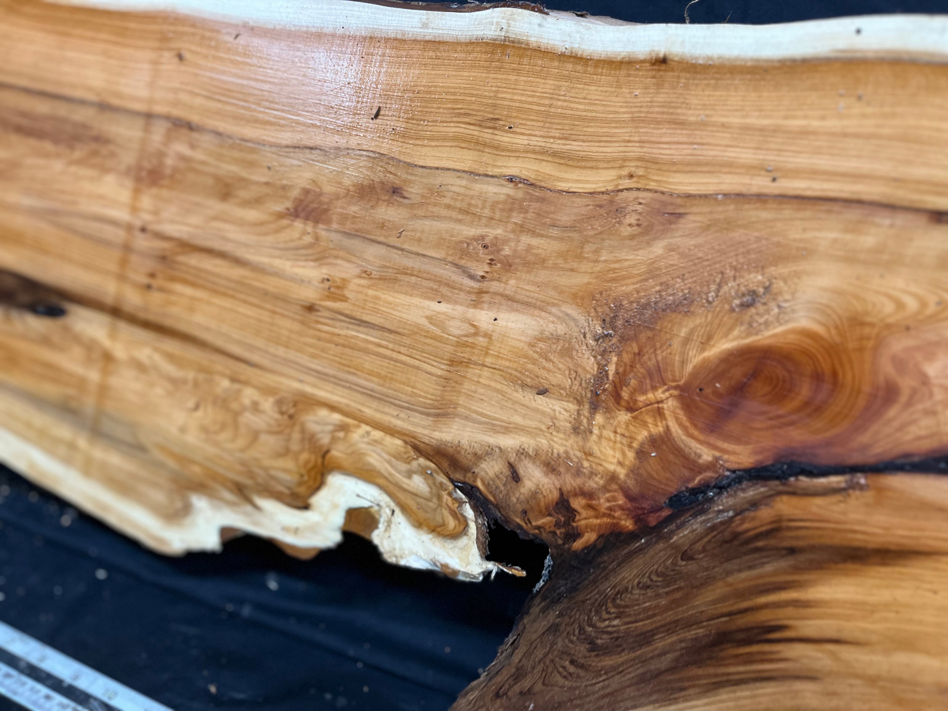 Hardwood yew, slab, board 840 L x 320 W x 44 D (mm) (286)