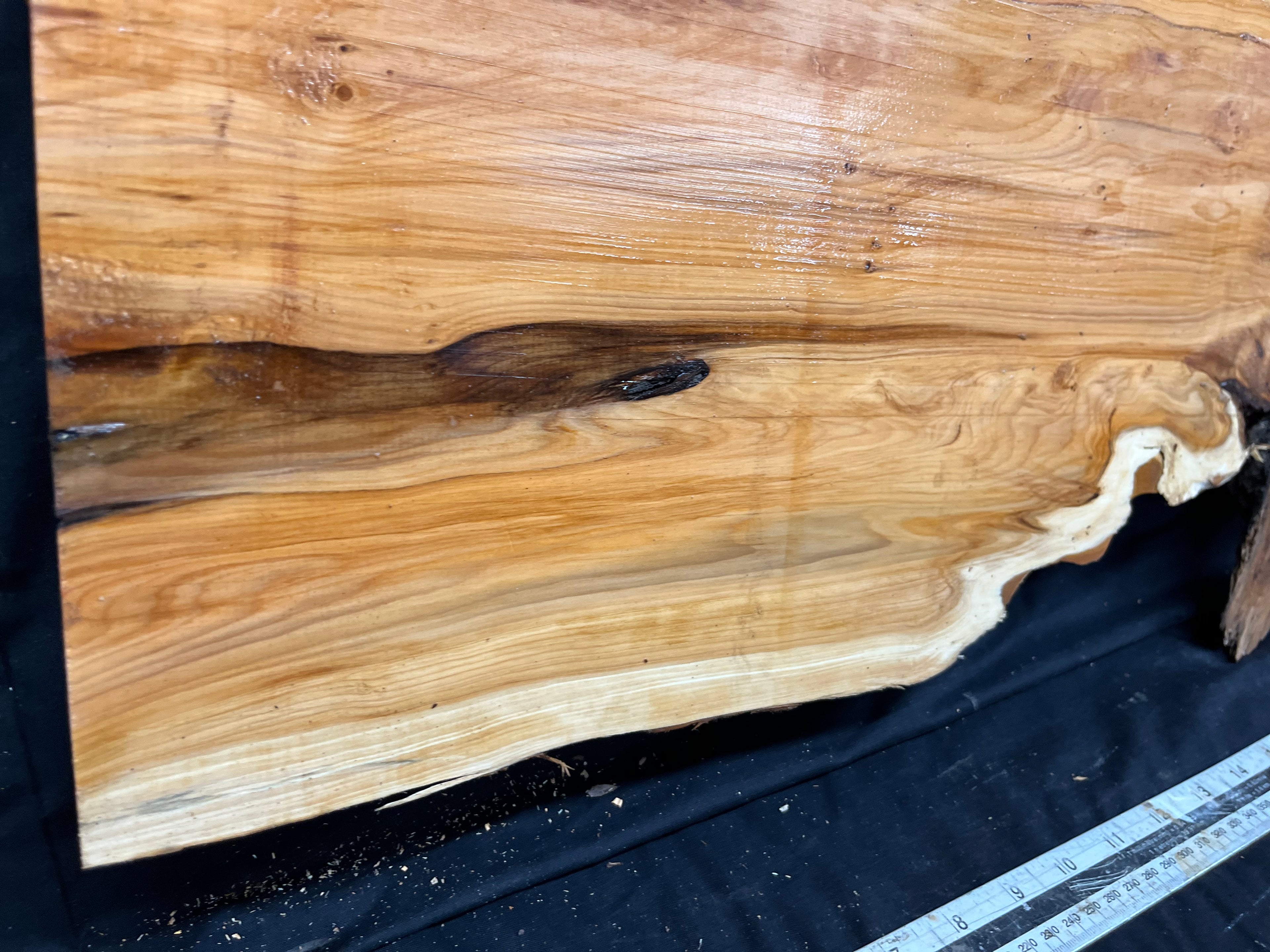 Hardwood yew, slab, board 840 L x 320 W x 44 D (mm) (286)